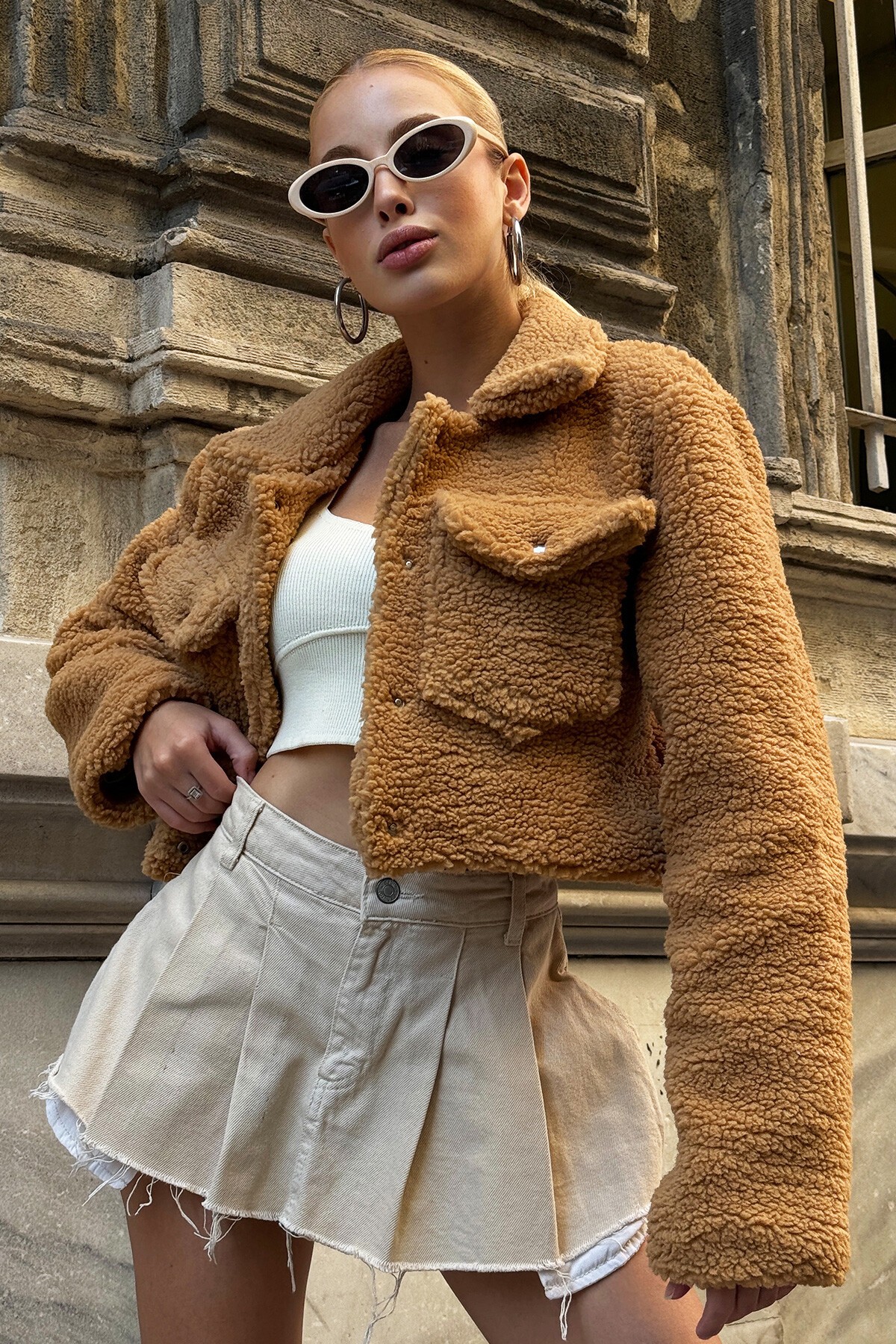 Bej Polo Yaka Çift Cepli Çıtçıt Kapamalı Crop Peluş Ceket