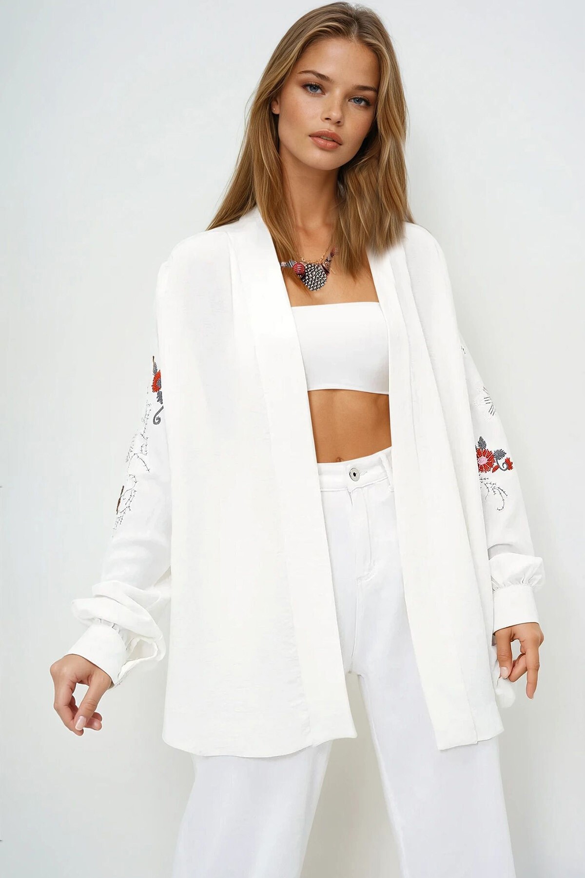 Bej Şal Yaka Kolları Ve Sırtı Nakış Detaylı Kimono Ceket