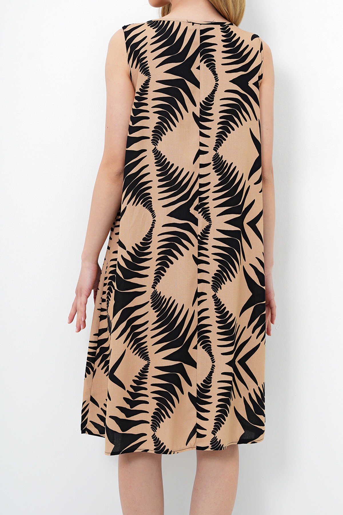 Bej Siyah Bisiklet Yaka Bağlama Detaylı Midi Boy Yazlık Elbise