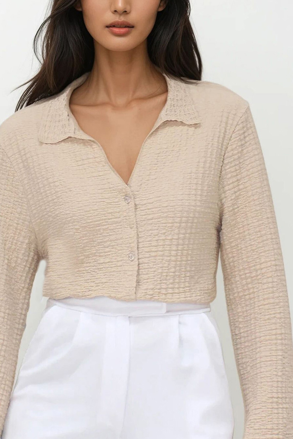 Bej V Yaka İspanyol Kollu Gofre Kumaş Yazlık Gömlek