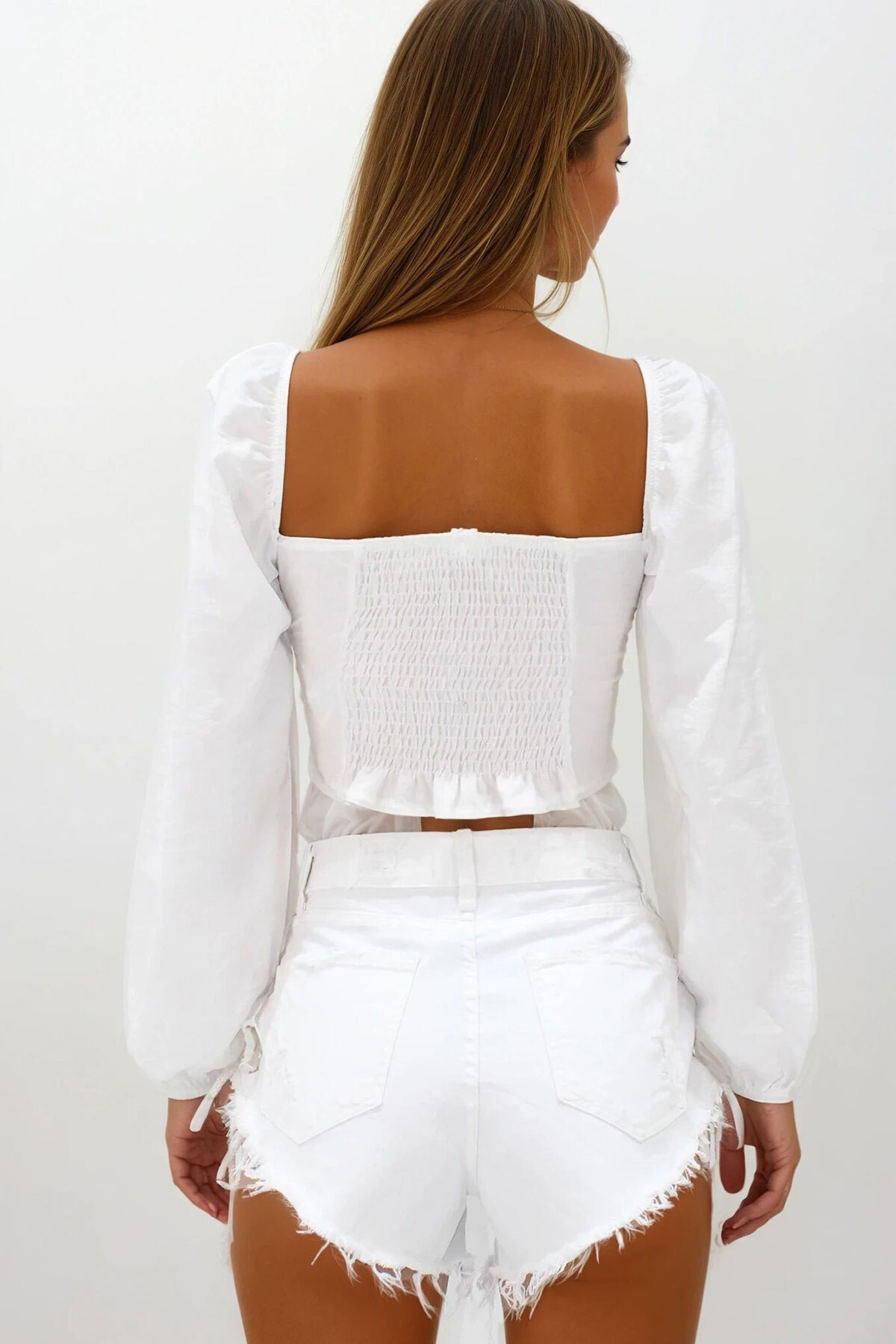Beyaz 4 Cepli Bağcık Detaylı Püsküllü Kot Şort