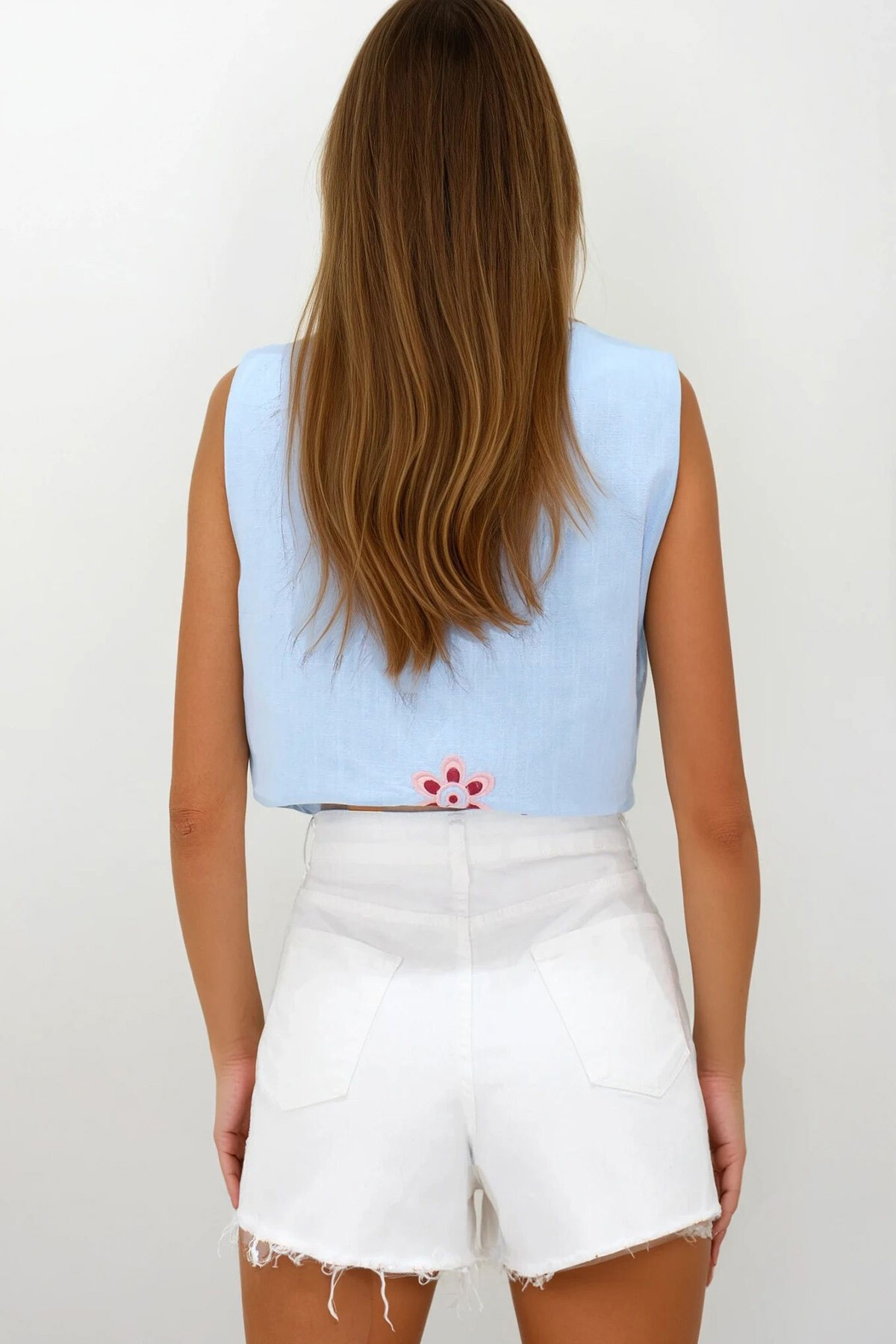 Beyaz 5 Cepli Püskül Detaylı Denim Şort