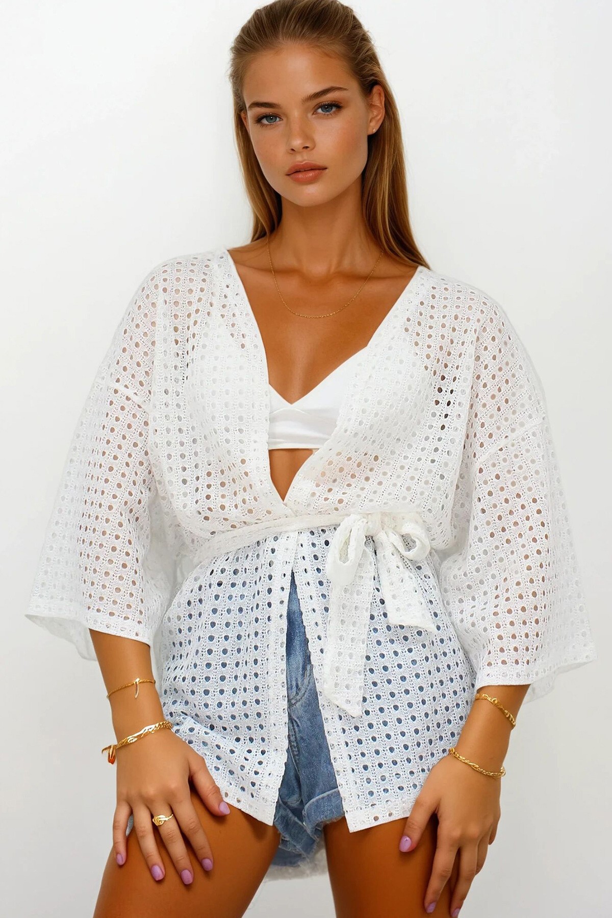 Beyaz Bağlama Detaylı Ajurlu Dantel Kimono Ceket