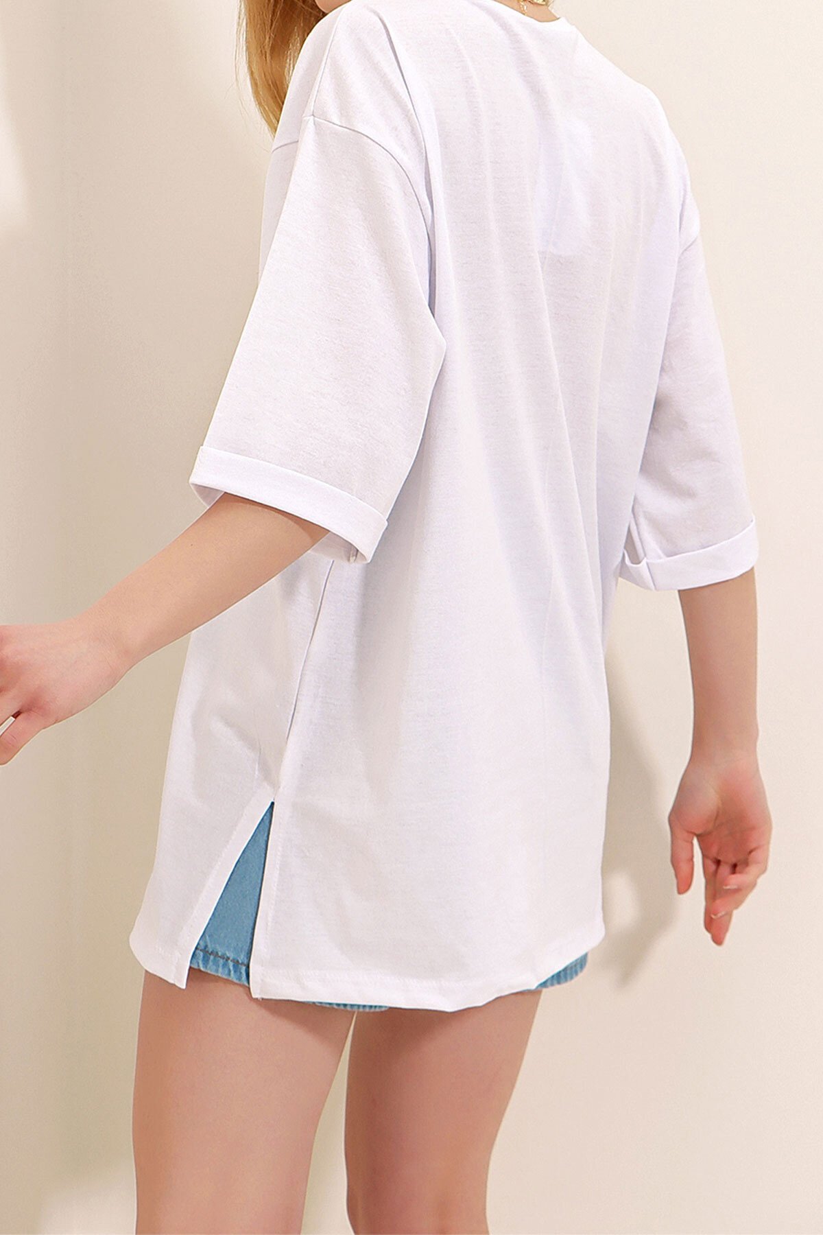 Beyaz Bisiklet Yaka Duble Kol Oversize Pamuklu Basic T Shirt