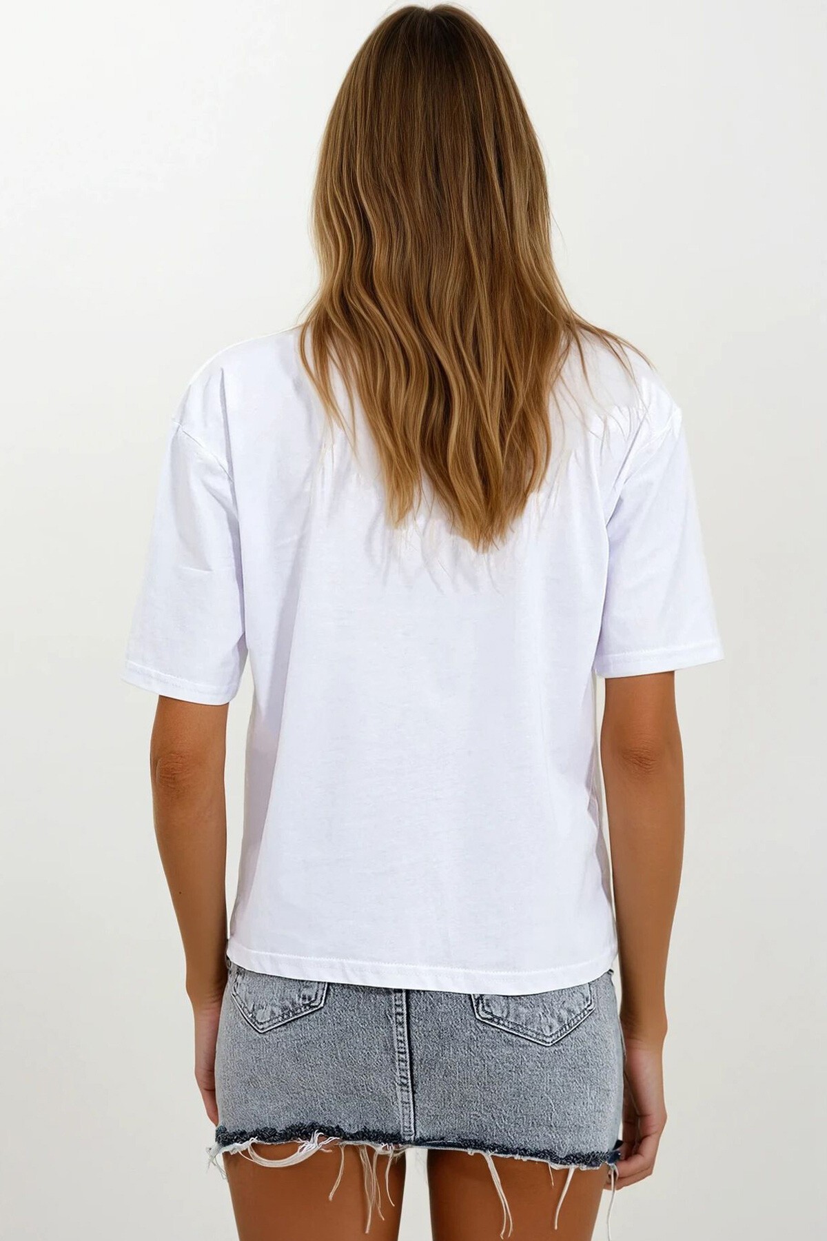 Beyaz Bisiklet Yaka Güpür Cepli T-Shirt