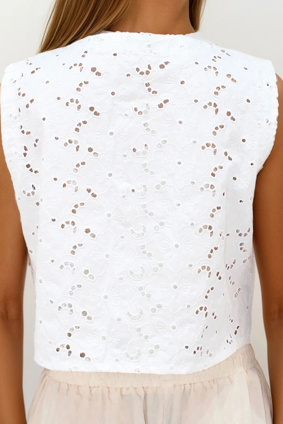 Beyaz Bisiklet Yaka Güpür Yelek