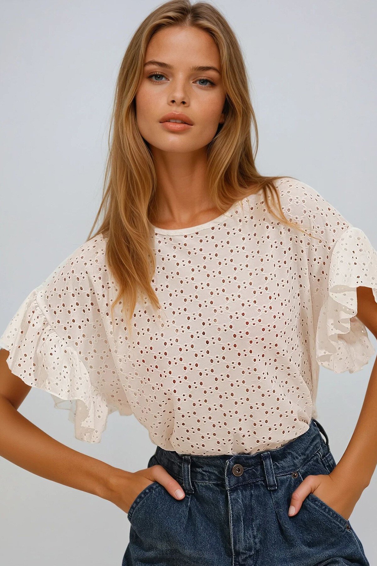 Beyaz Bisiklet Yaka Kolları Fırfırlı Fisto Bluz