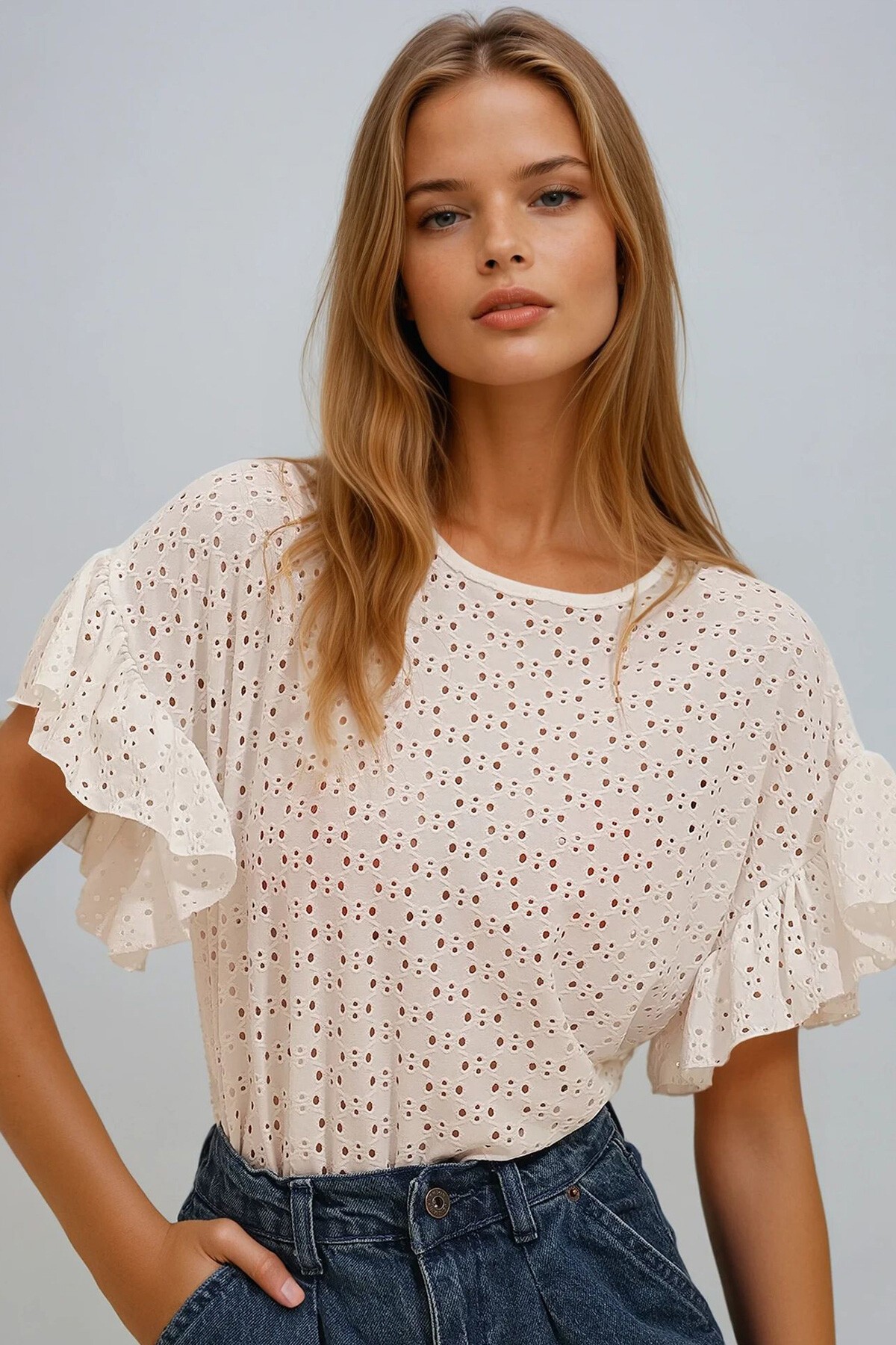 Beyaz Bisiklet Yaka Kolları Fırfırlı Fisto Bluz