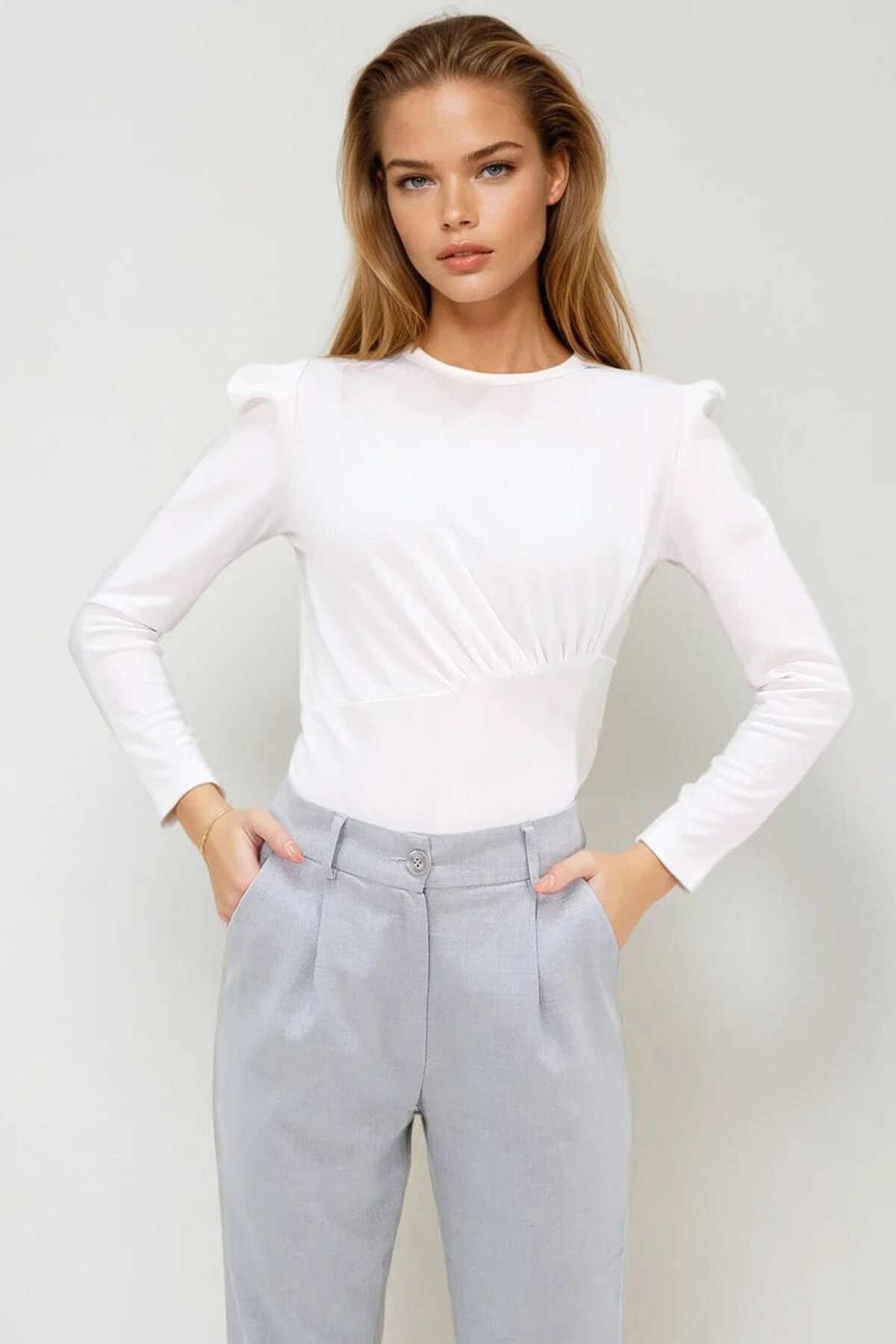 Beyaz Bisiklet Yaka Prenses Kol Önü Büzgü Detaylı Crep Örme Bluz