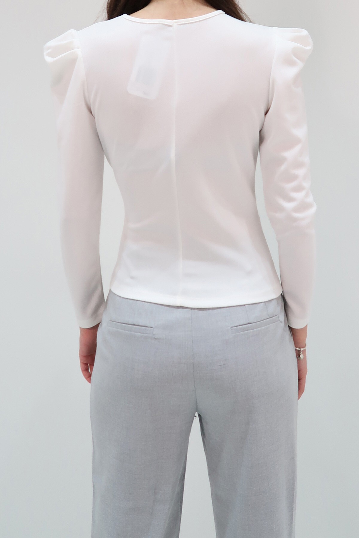 Beyaz Bisiklet Yaka Prenses Kol Önü Büzgü Detaylı Crep Örme Bluz