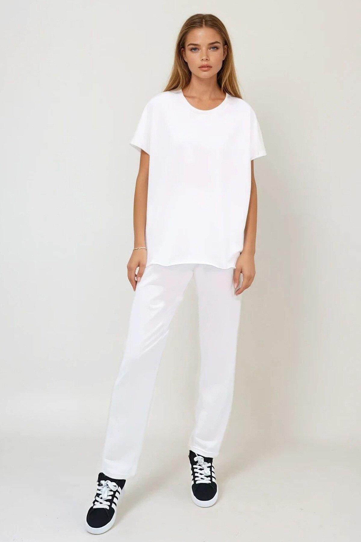 Beyaz Bisiklet Yaka Rahat Kalıp Eşofman Takımı