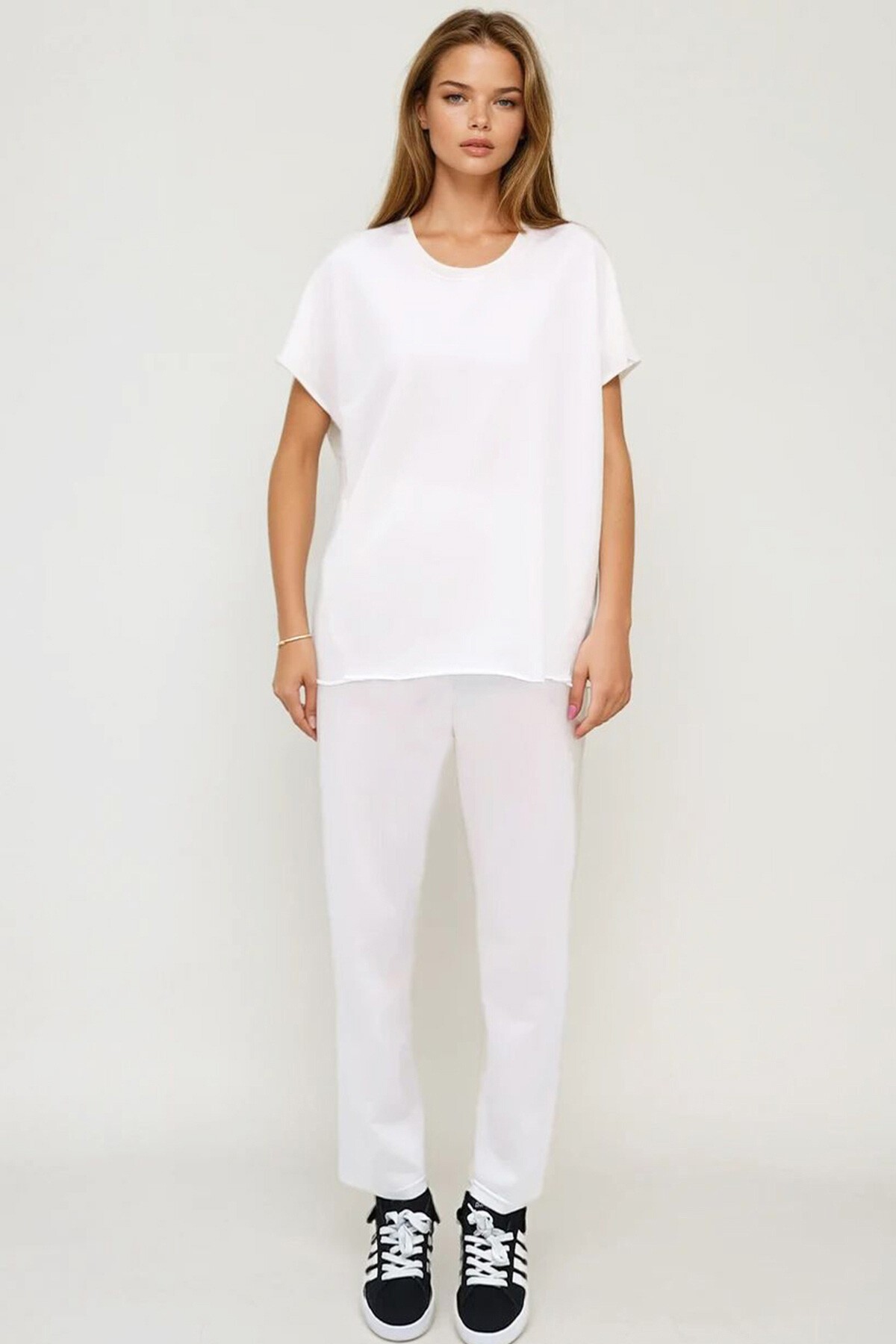 Beyaz Bisiklet Yaka Rahat Kalıp Eşofman Takımı