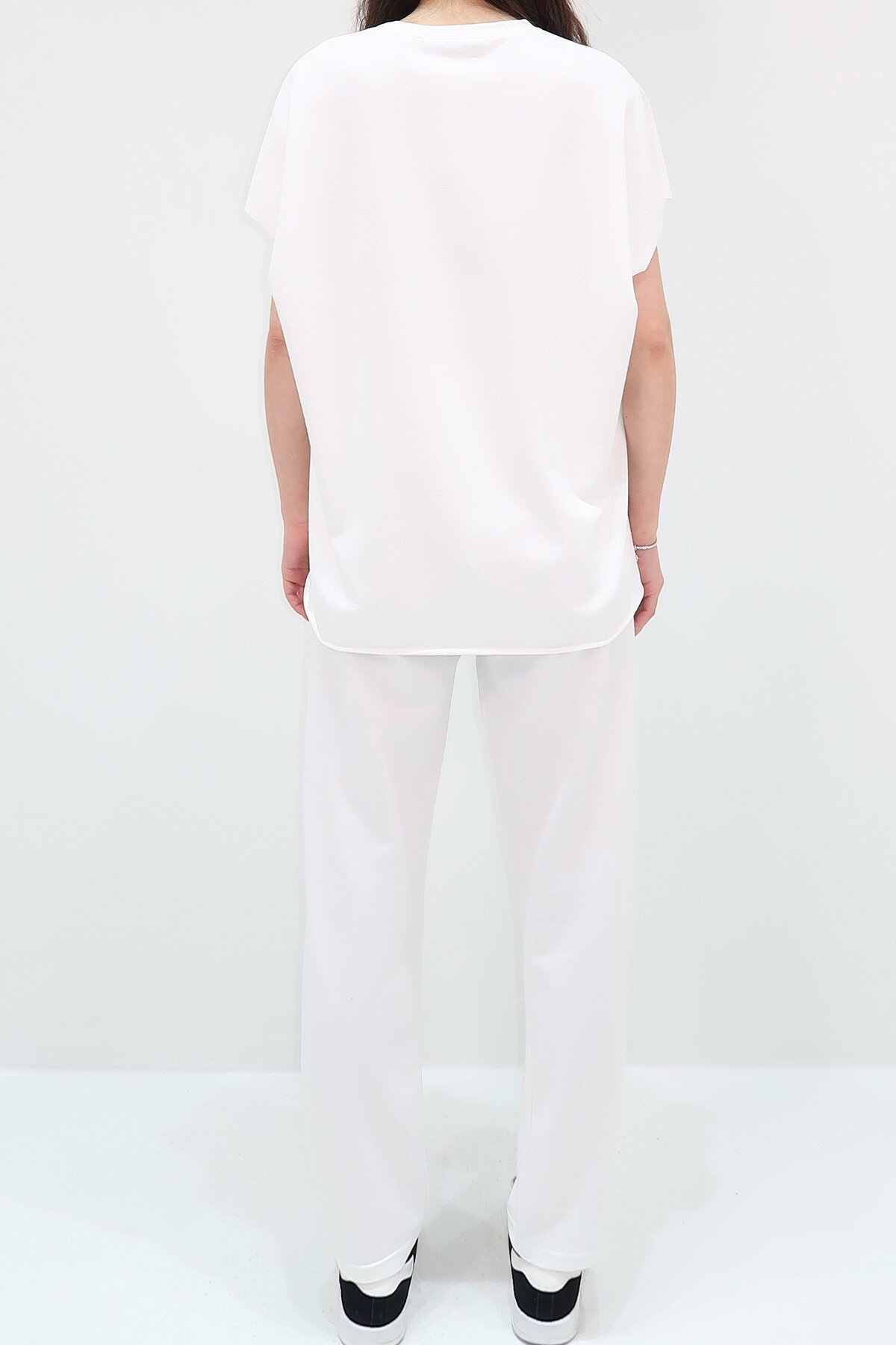 Beyaz Bisiklet Yaka Rahat Kalıp Eşofman Takımı