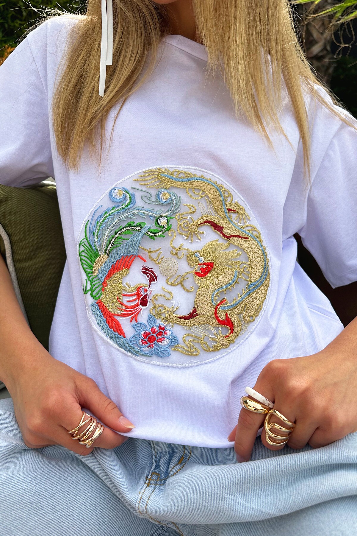 Beyaz Bisiklet Yaka Sim Ve Nakış Detaylı Oversize T-Shirt