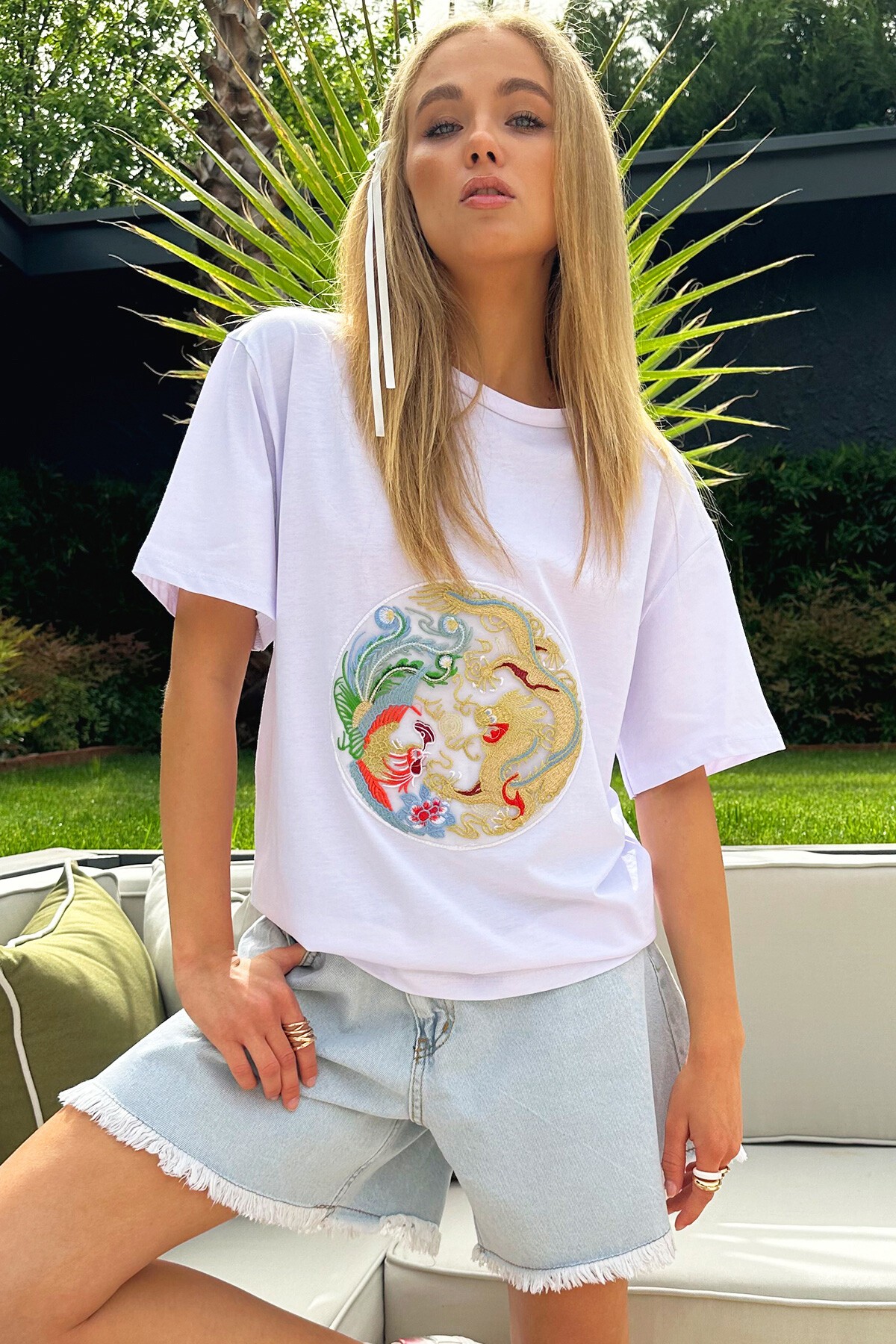 Beyaz Bisiklet Yaka Sim Ve Nakış Detaylı Oversize T-Shirt