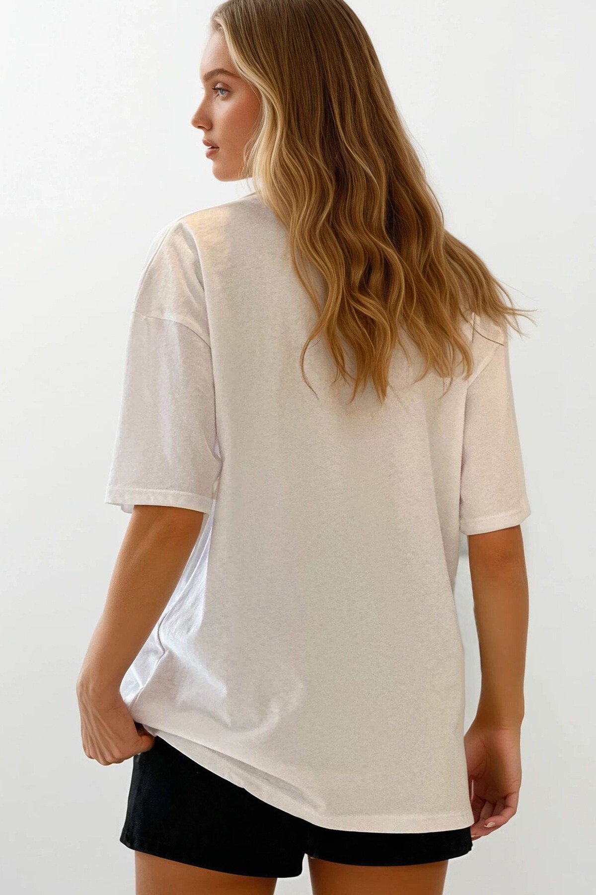 Beyaz Bisiklet Yaka Sweet Nakışlı Oversize Unisex T-Shirt