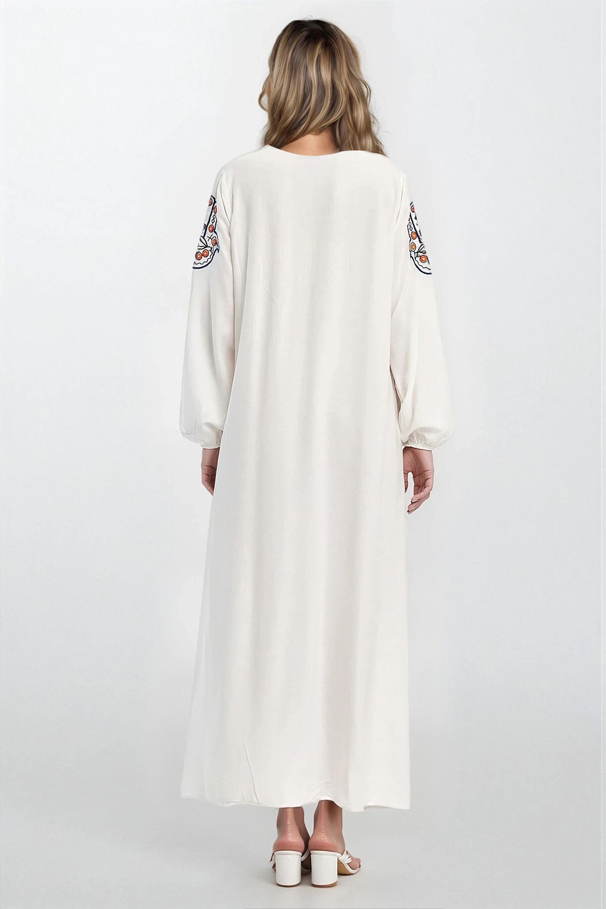 Beyaz Derin V Yaka Etnik Desenli Elbise
