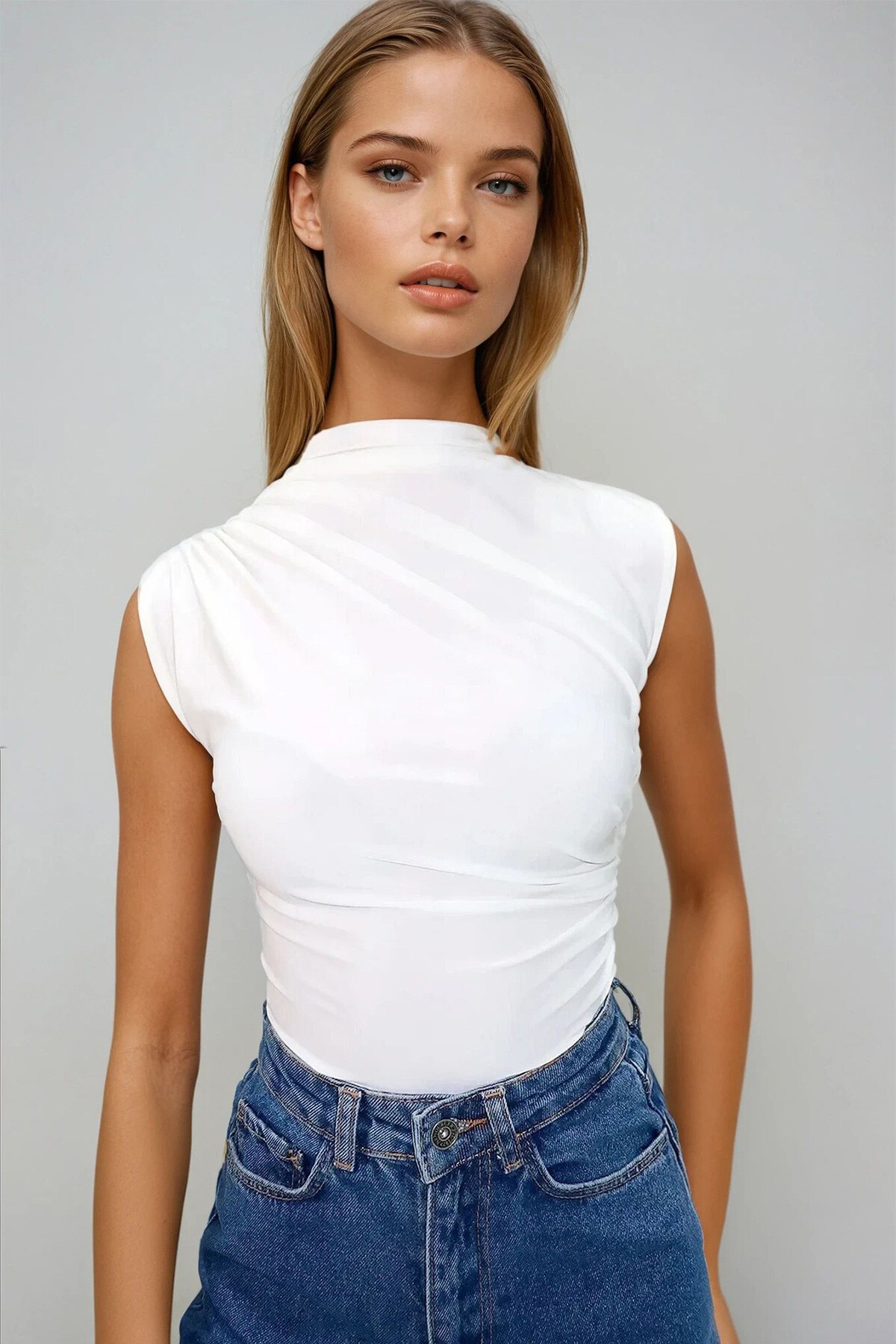 Beyaz Dik Yaka Omuz Drapeli Kolsuz Sandy Bluz