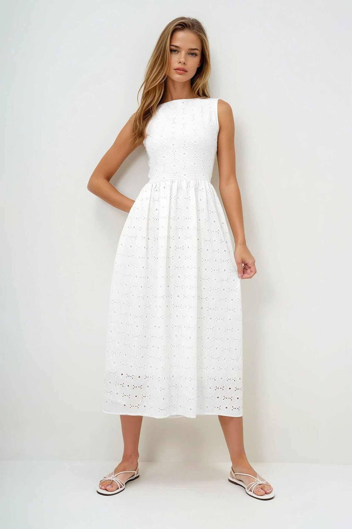 Beyaz Gizli Fermuarlı Kolsuz Premium Güpür Elbise