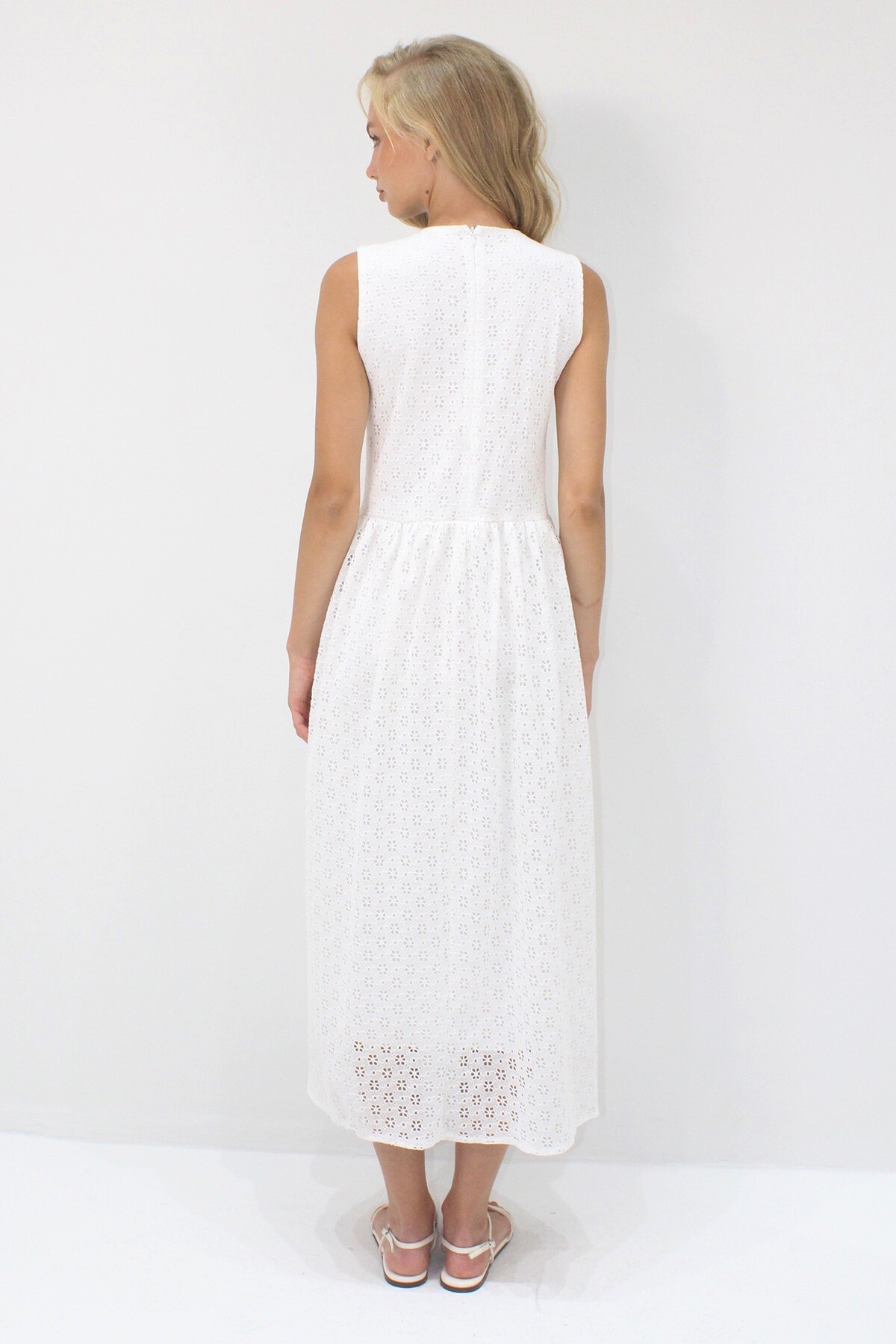 Beyaz Gizli Fermuarlı Kolsuz Premium Güpür Elbise