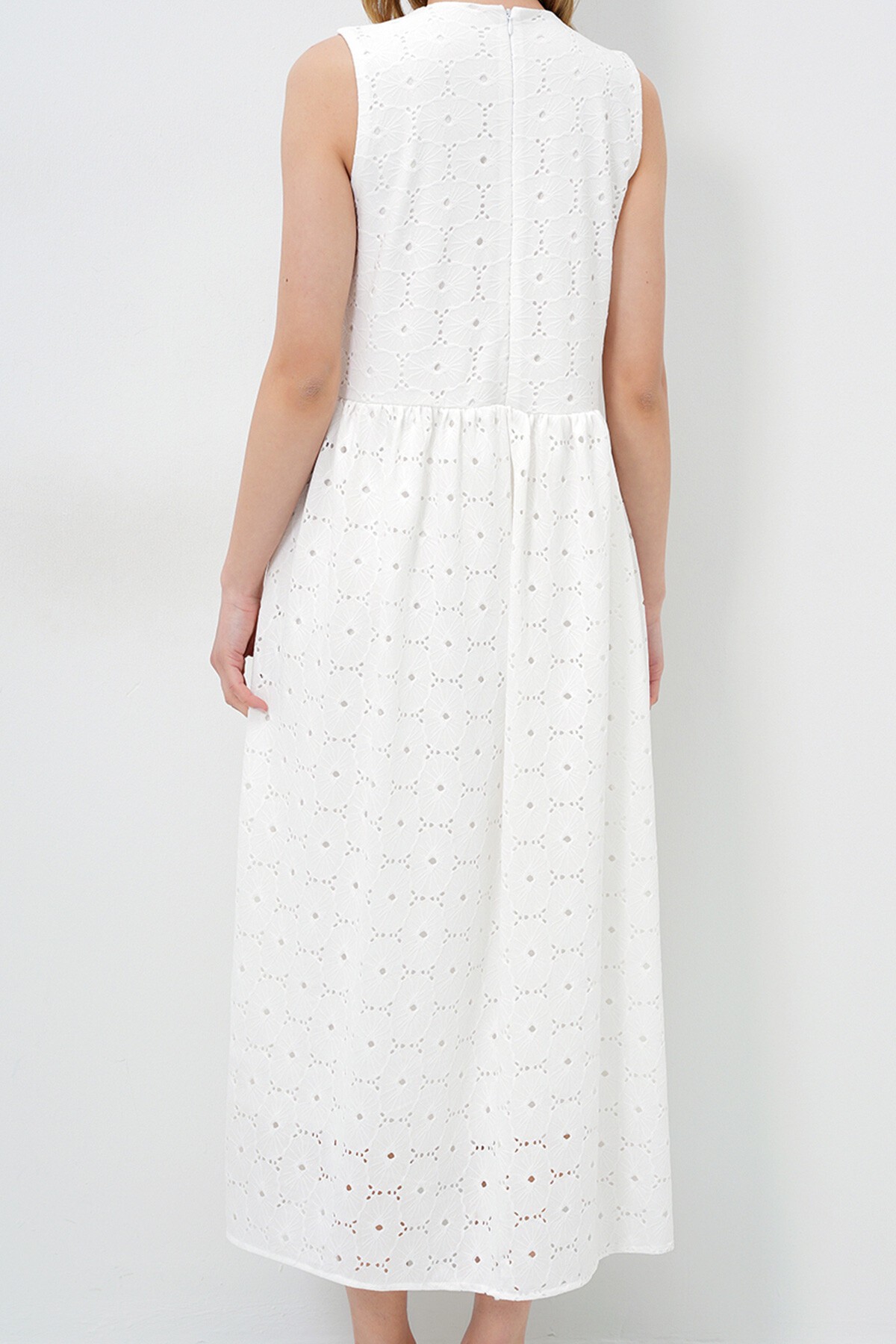 Beyaz Gizli Fermuarlı Kolsuz Premium Güpür Elbise