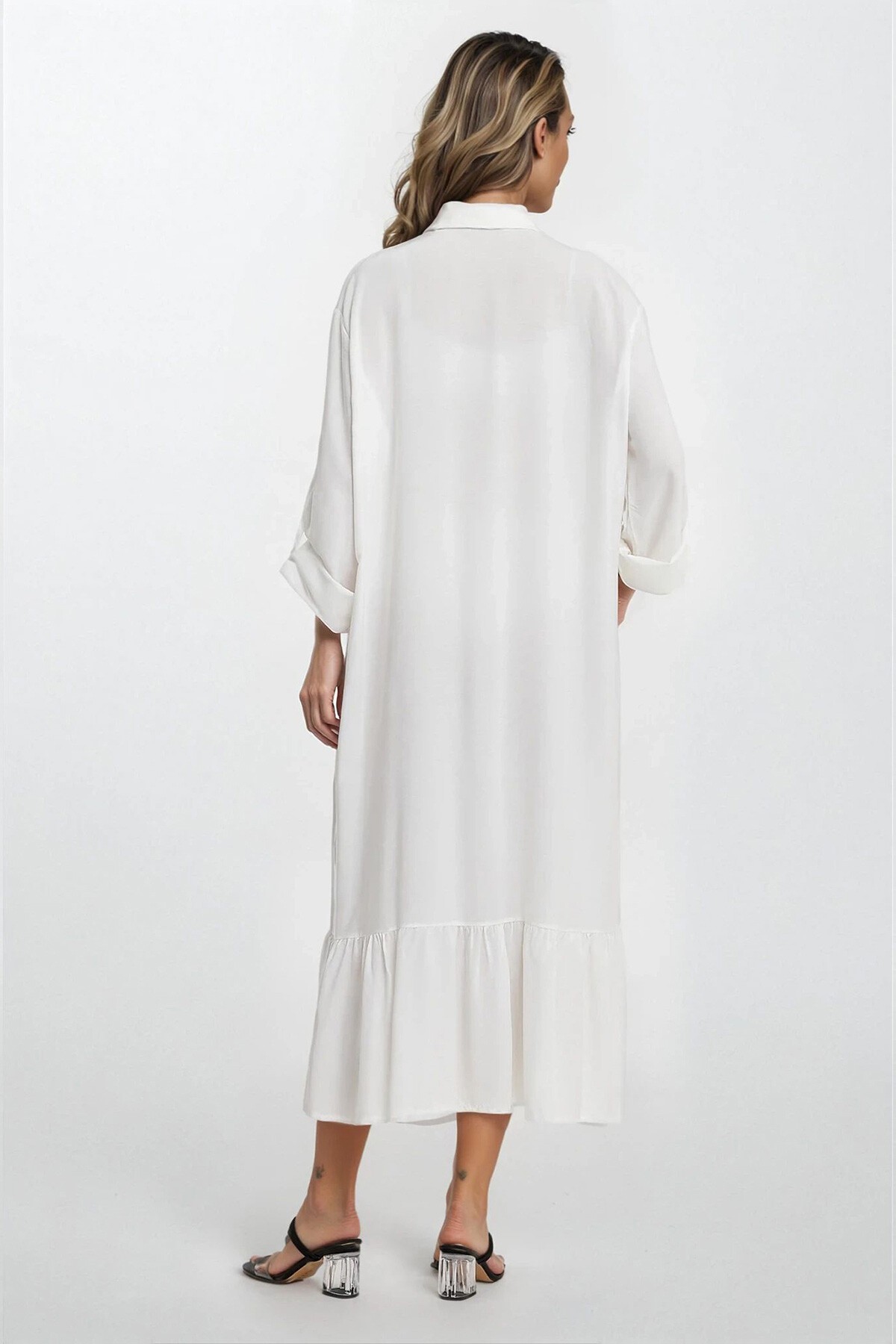Beyaz Gömlek Yaka Düğmeli Nakış İşlemeli Eteği Fırfırlı Büyük Beden Elbise