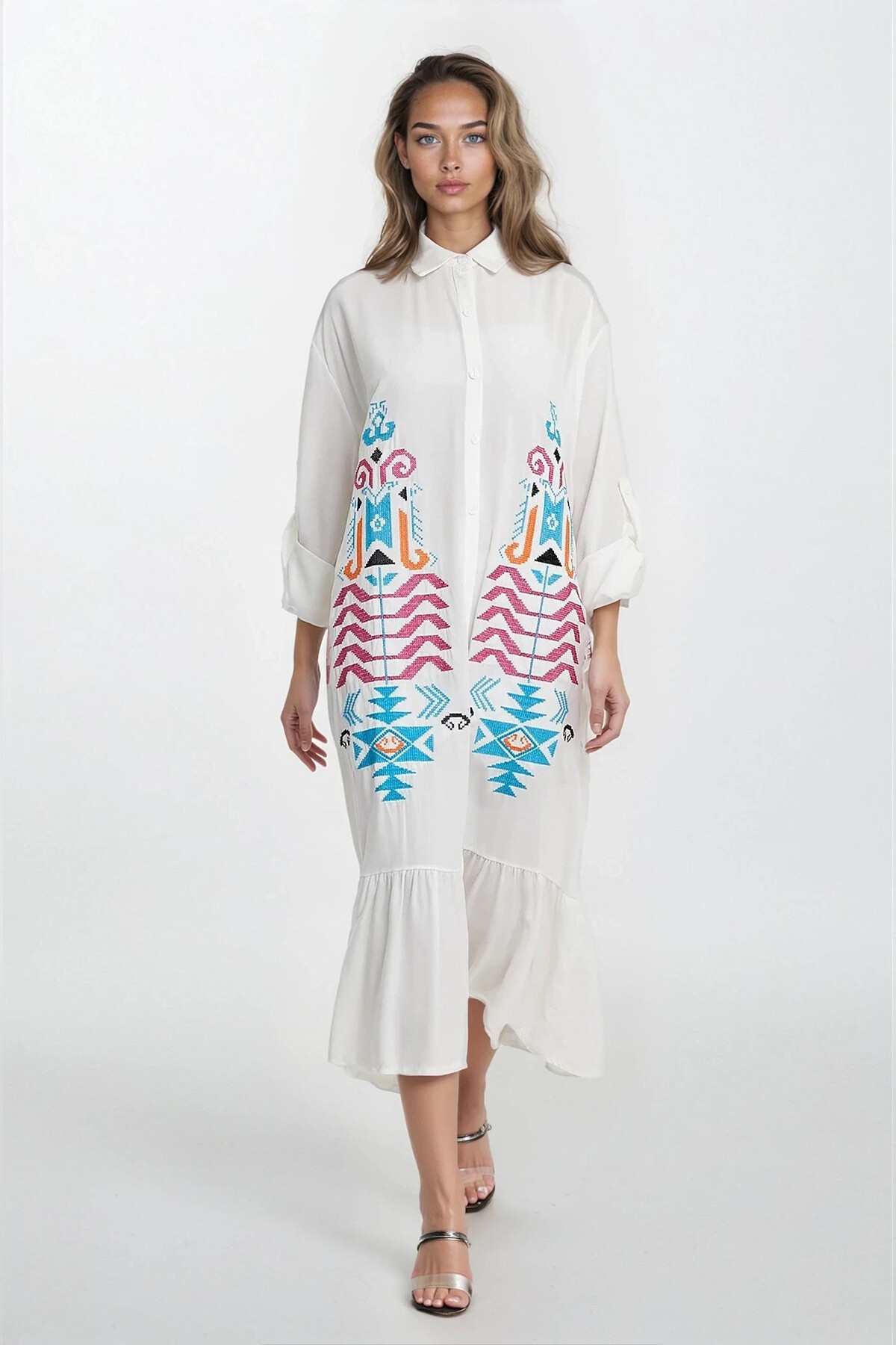 Beyaz Gömlek Yaka Düğmeli Nakış İşlemeli Eteği Fırfırlı Büyük Beden Elbise