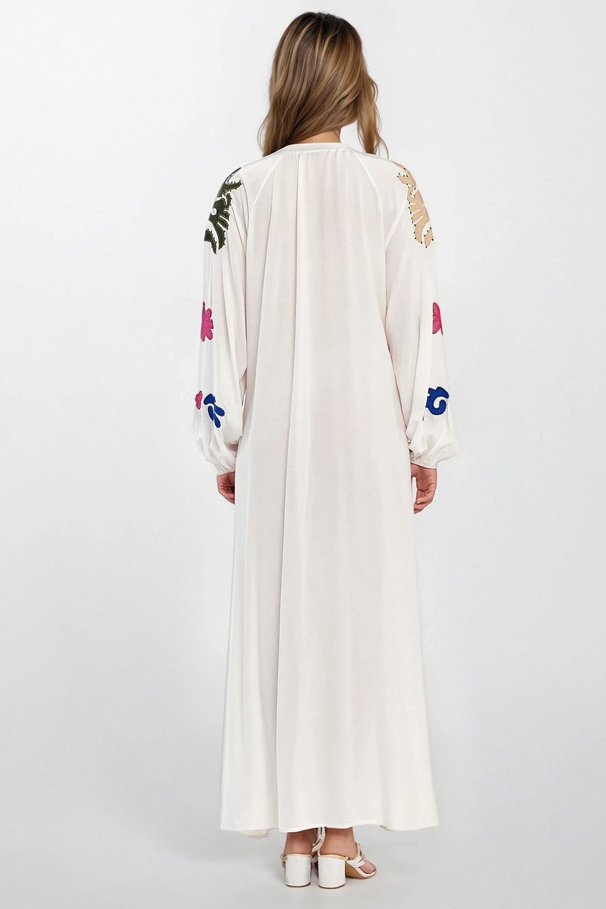 Beyaz Hakim Yaka Bağcıklı Kolları Lastikli Desenli Büyük Beden Elbise