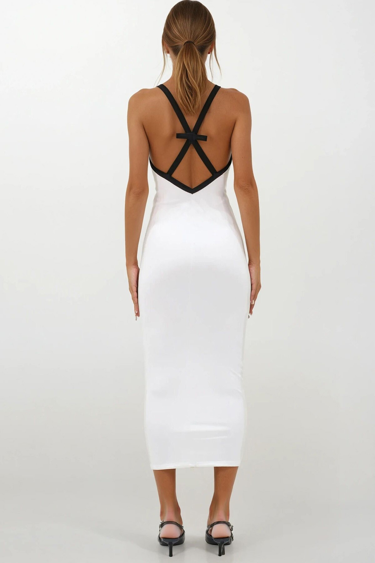 Beyaz İnce İp Askılı Kolsuz Midi Boy Elbise