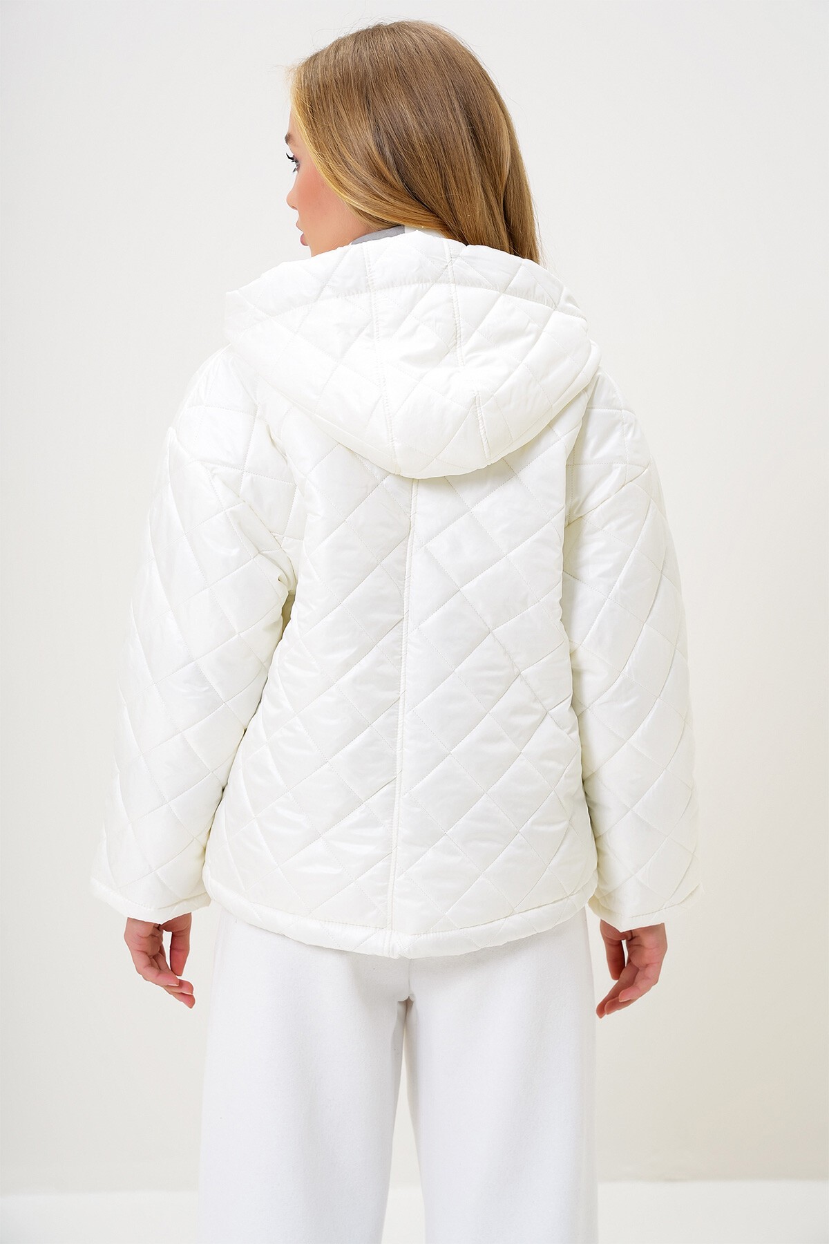 Kapüşonlu Gizli Cepli Cordon Detaylı Astarlı Kapitone Mont