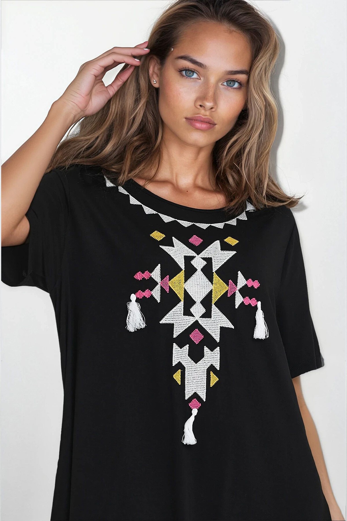 Beyaz Kayık Yaka Kısa Kollu Büyük Bede Viskon Elbise