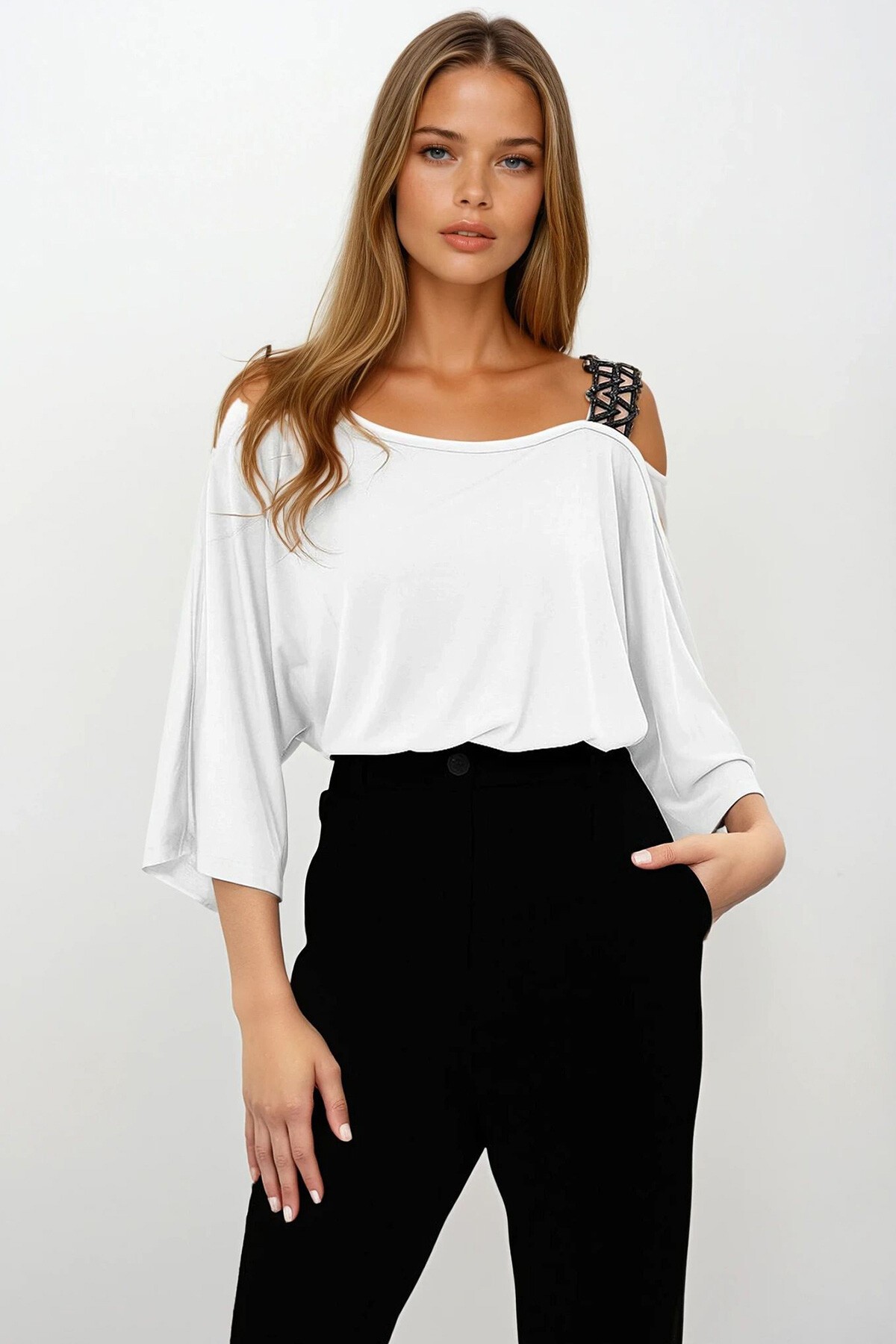 Beyaz Kayık Yaka Tek Omuz Payet Bantlı Bluz