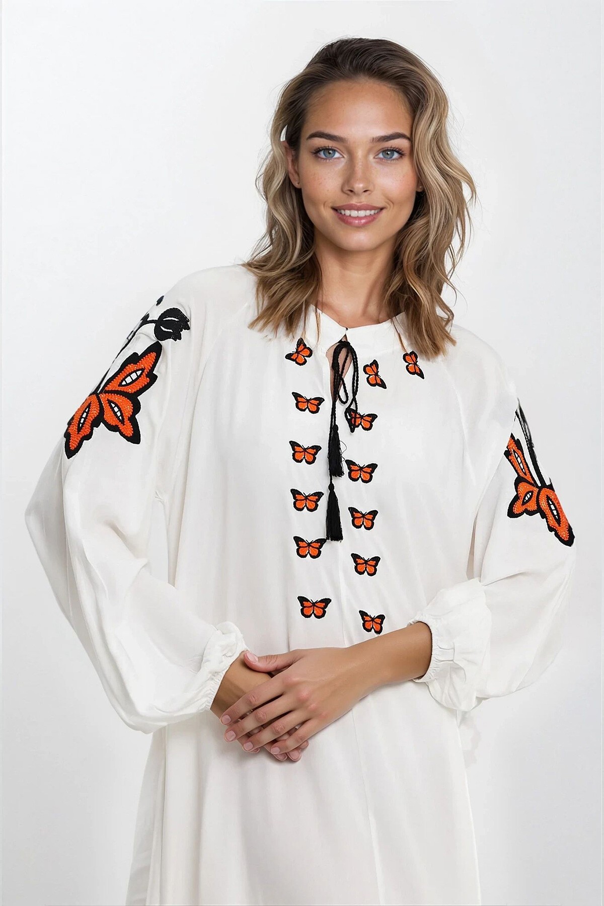 Beyaz Kolları Lastikli Hakim Yaka Püsküllü Büyük Beden Elbise