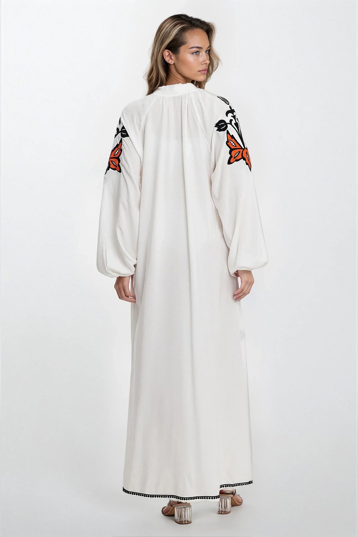 Beyaz Kolları Lastikli Hakim Yaka Püsküllü Büyük Beden Elbise