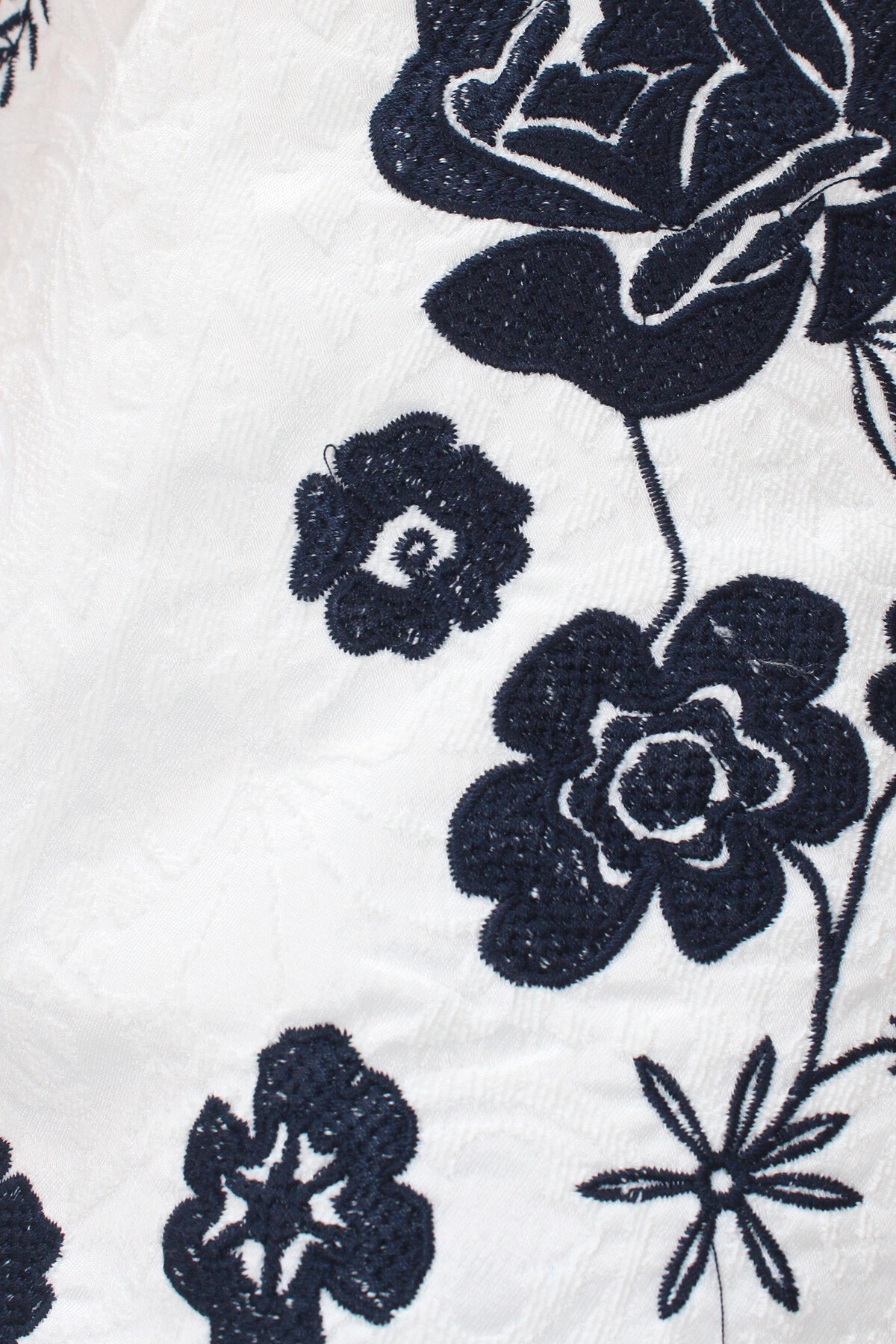 Beyaz Nakış Detaylı Astarlı Dokulu Crop Yelek