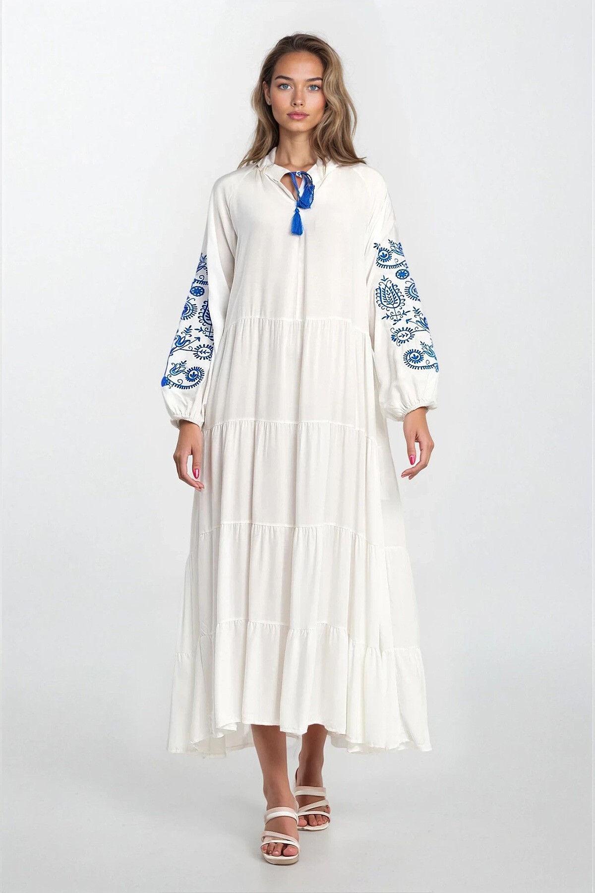 Beyaz Nakış İşlemeli Hakim Yaka Bağcıklı Kolları Lastikli Büyük Beden Elbise