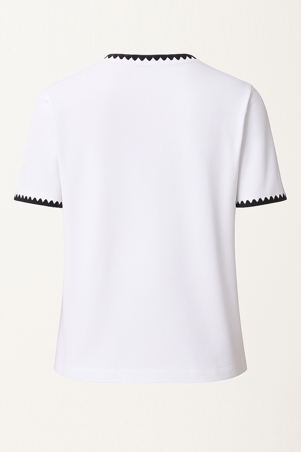 Beyaz Nakış İşlemeli Tek Cepli T-Shirt