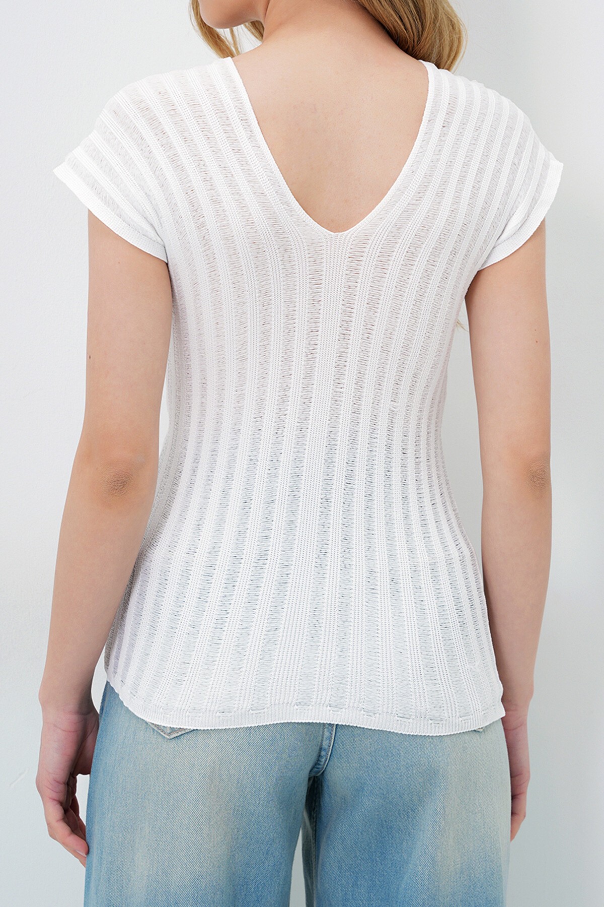 Beyaz Ön Arka V Yaka Ajurlu Yazlık Triko Bluz