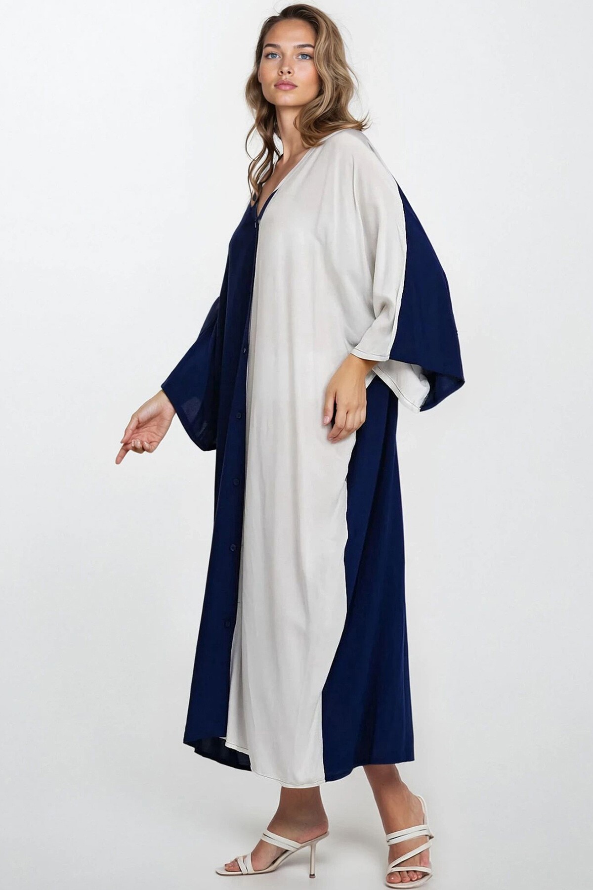 Beyaz Önü Düğmeli Çift Cepli Büyük Beden Viskon Elbise