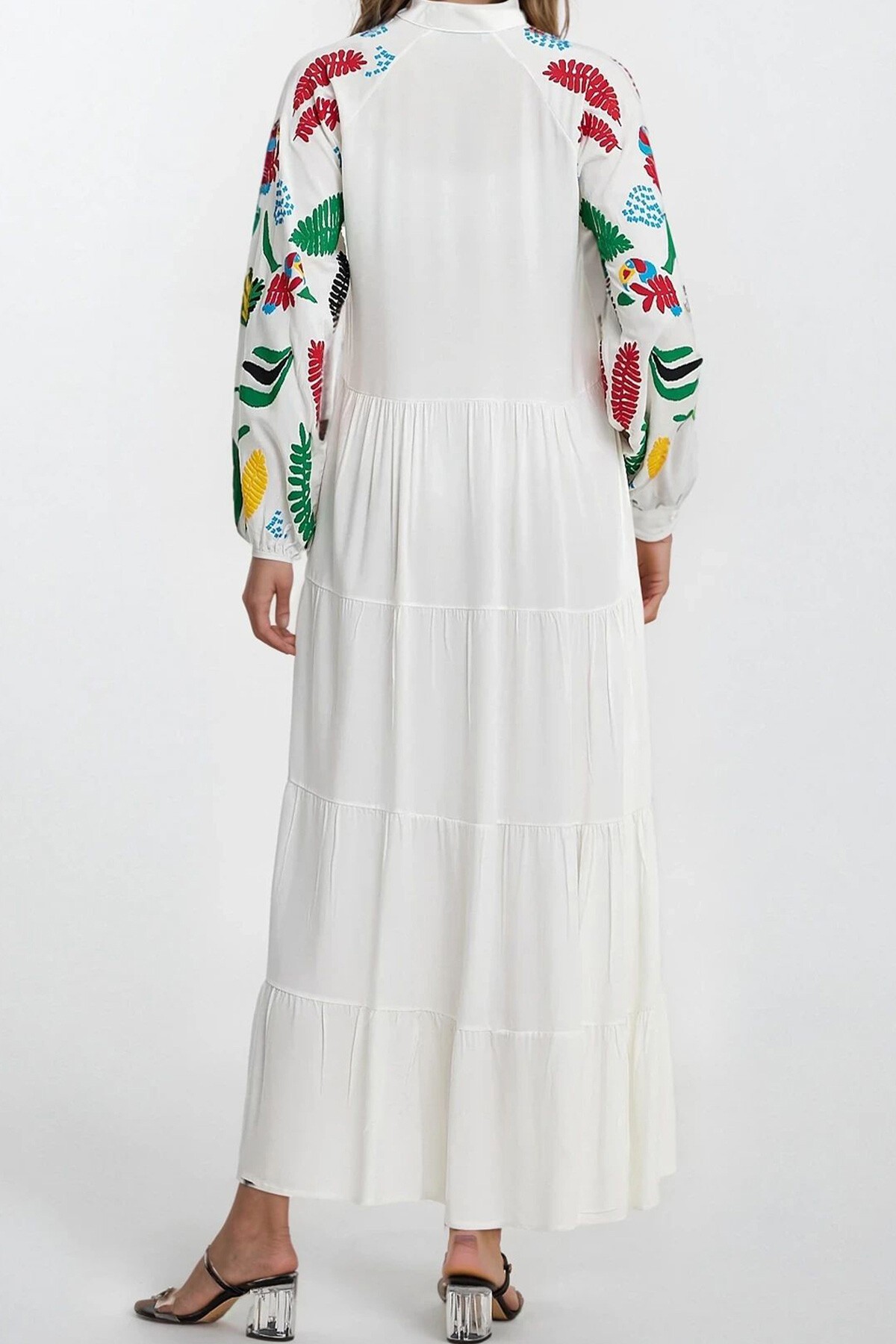 Beyaz Püsküllü Büyük Beden Viskon Elbise