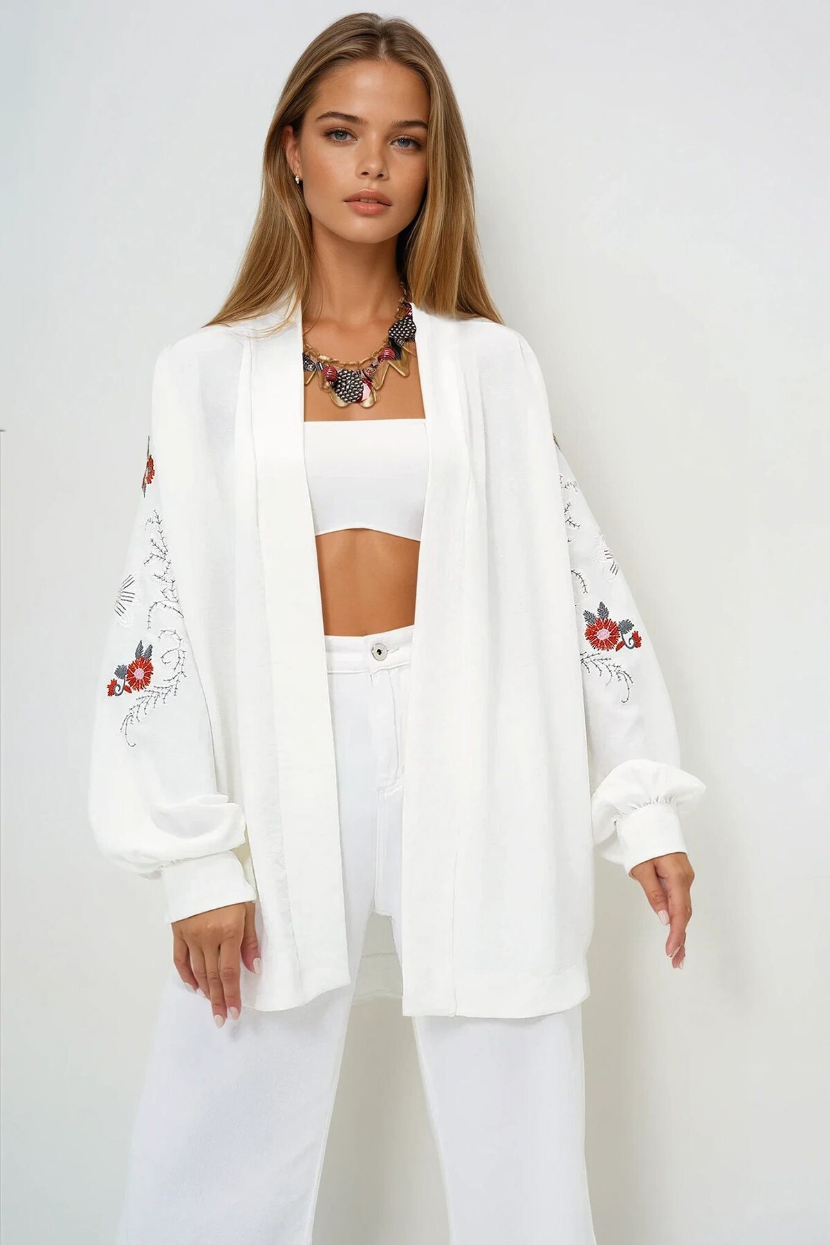 Beyaz Şal Yaka Kolları Ve Sırtı Nakış Detaylı Kimono Ceket