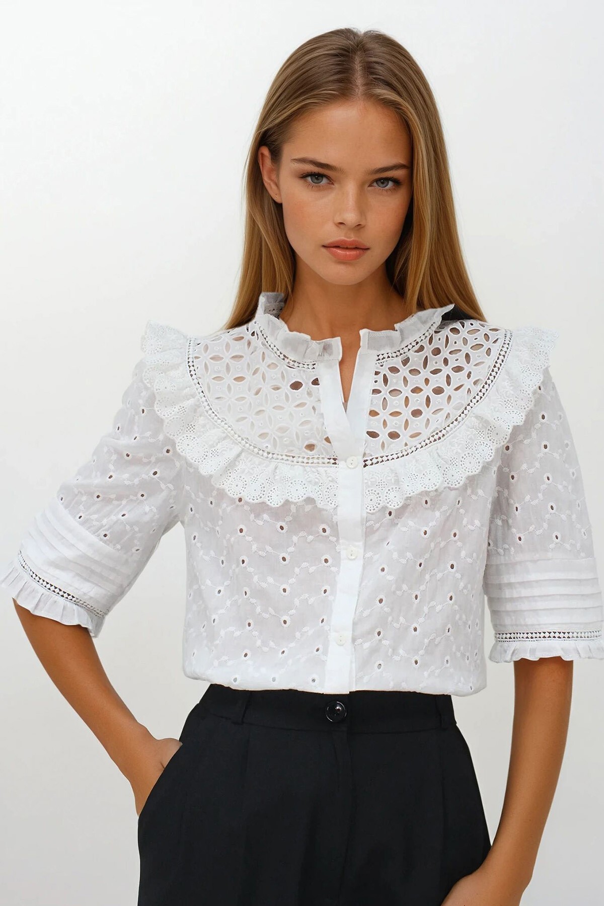 Beyaz Yarım Kol Delik Ajurlu Fisto Gömlek