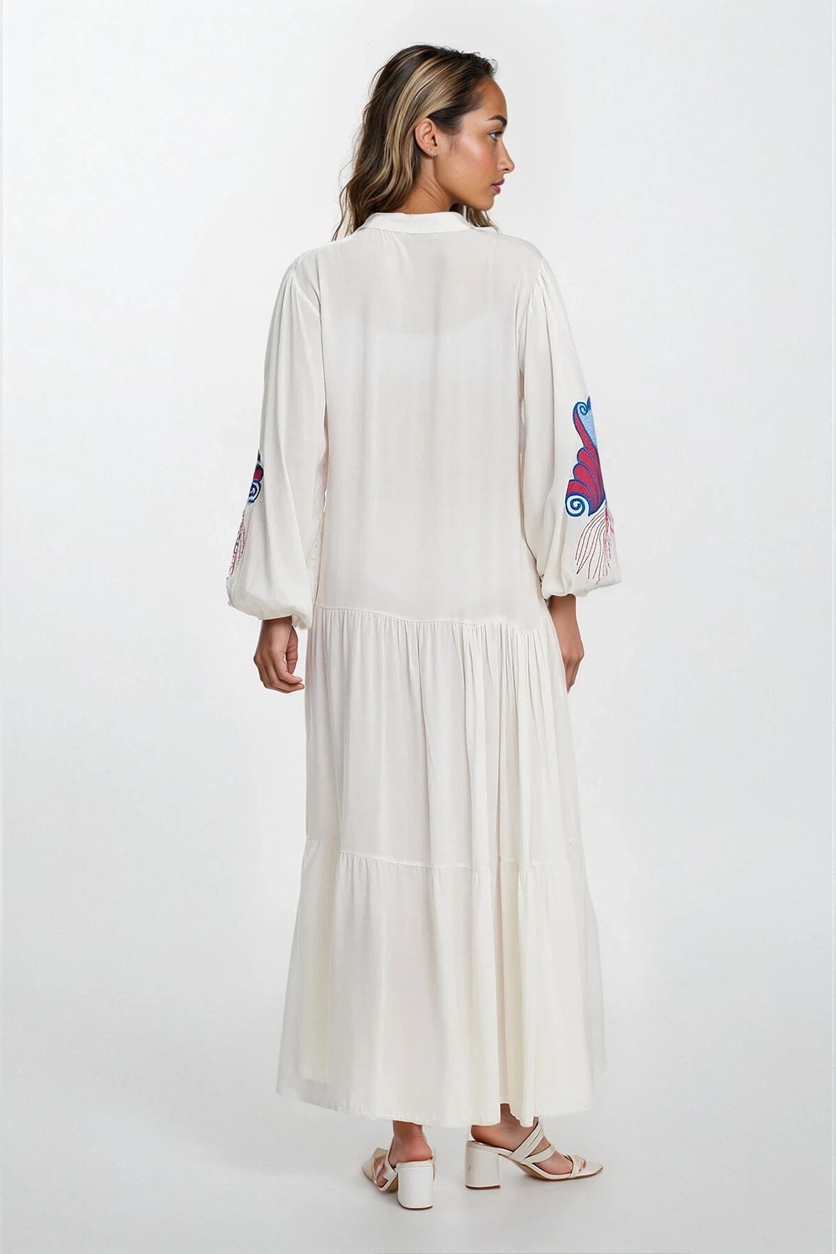 Beyaz Yarım Pat Düğme Kapamalı Büyük Beden Viskon Elbise