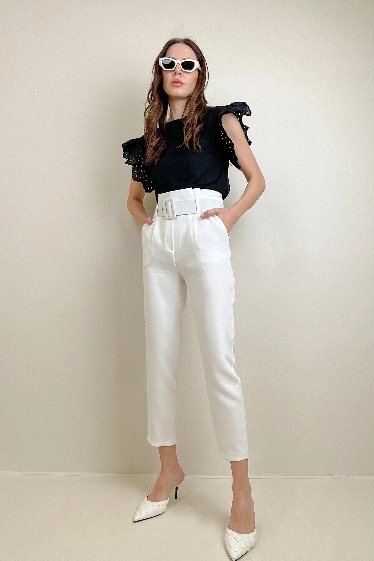 Beyaz Yüksek Bel Çift Cepli Beli Kemerli Straight Fit Pantolon