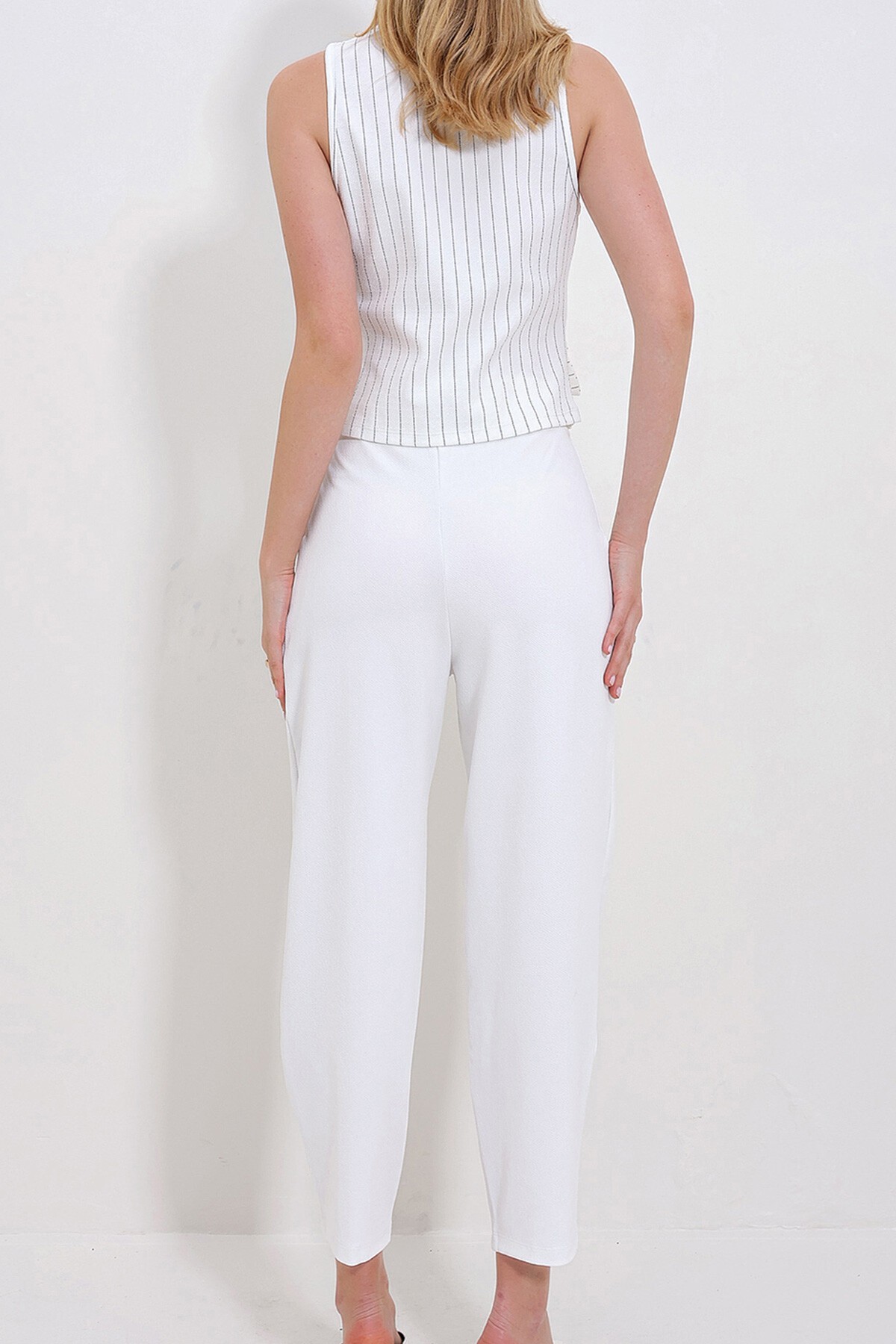 Beyaz Yüksek Bel Havuç Pantolon