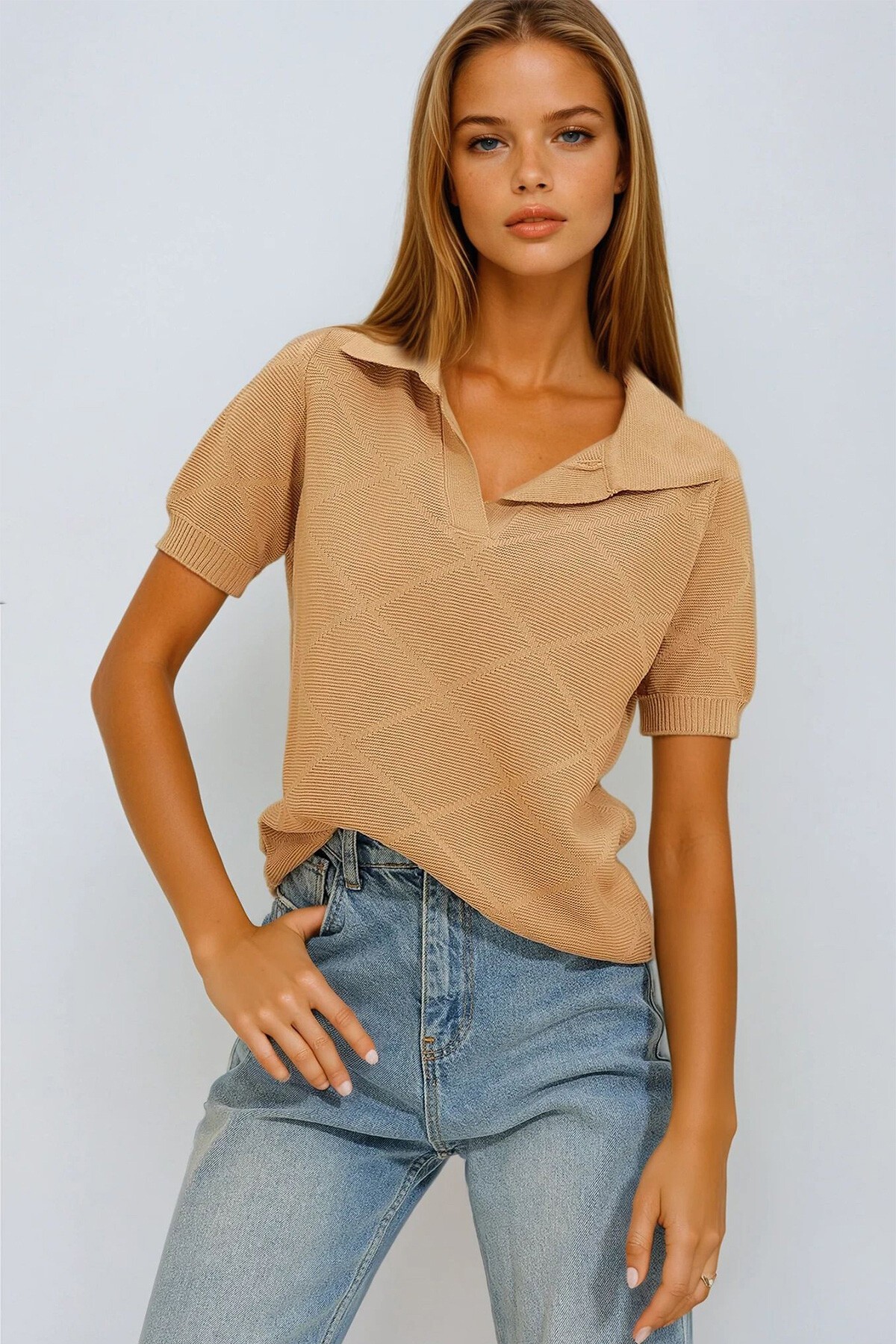 Bisküvi Polo Yaka Kısa Kol Kendinden Desenli Triko Bluz