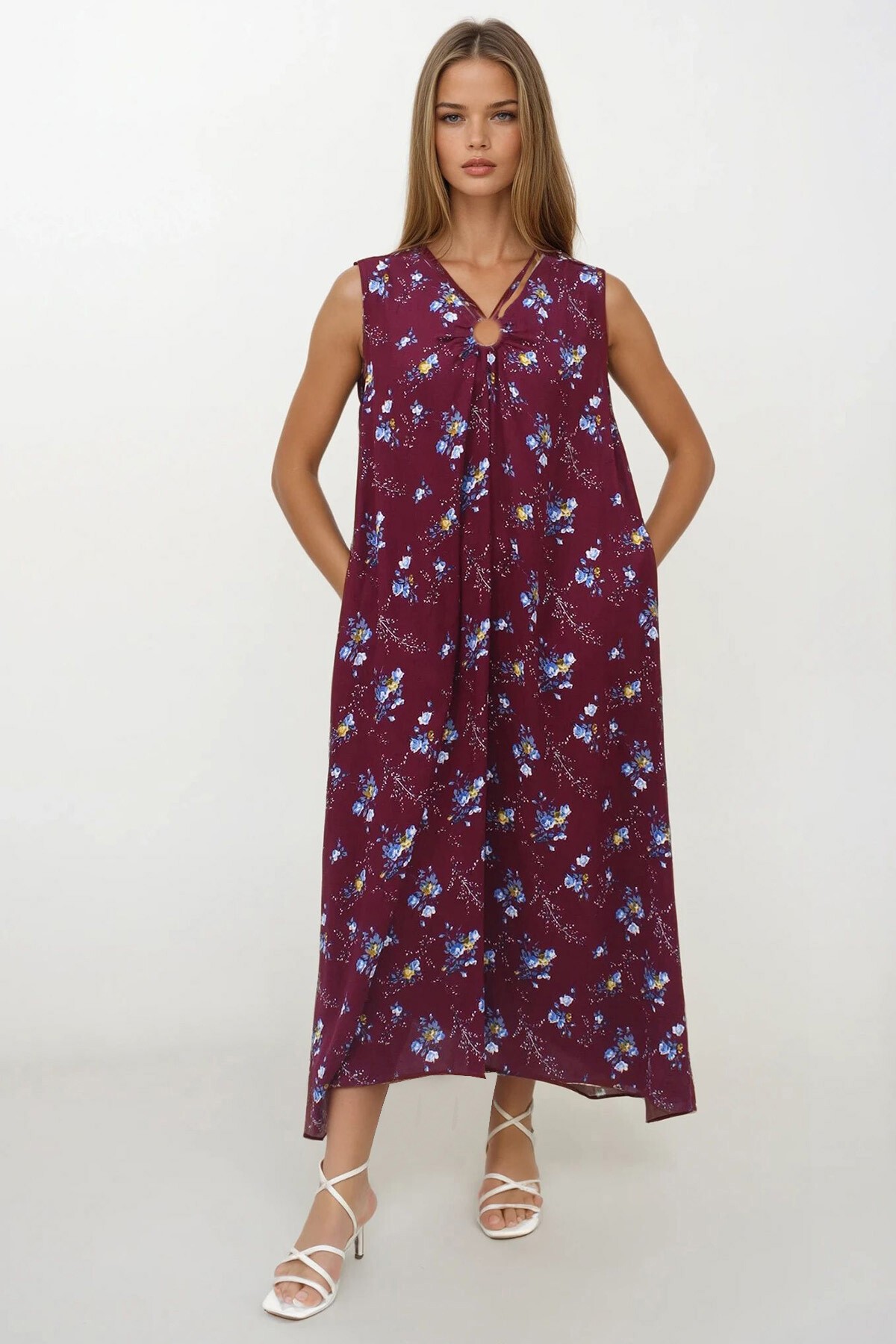 Bordo Aksesuar Detaylı Desenli Maxi Boy Çift Cepli Elbise Elbise