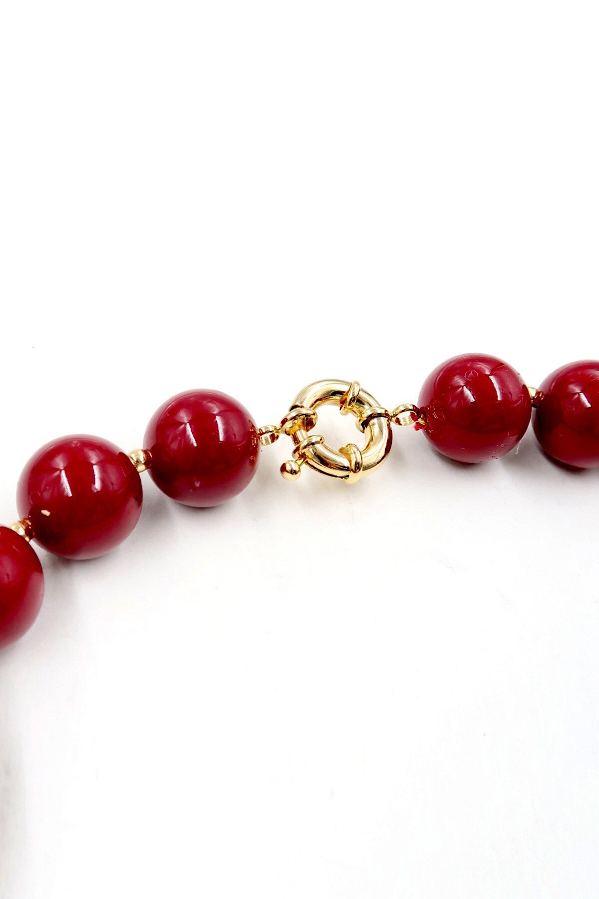 Bordo Gold Biyeli Büyük Taşlı İnci Tasarım Kolye