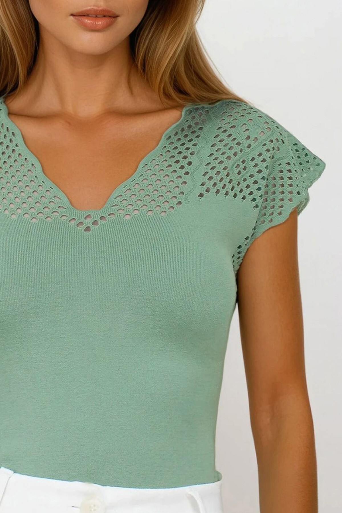 Çağla Yeşili Önü Ve Arkası V Yaka Delik Ajurlu Triko Bluz