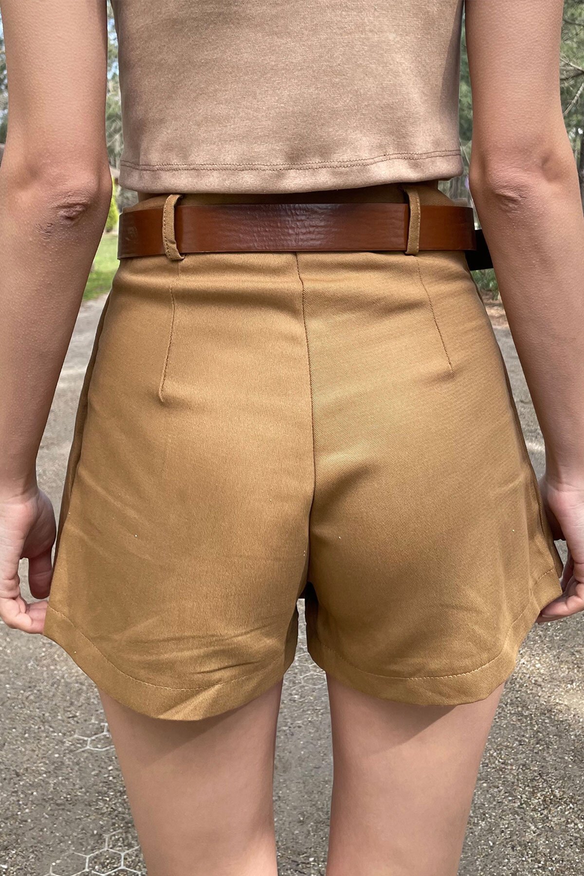 Camel Beli Kemerli Pileli Gabardin Şort Etek